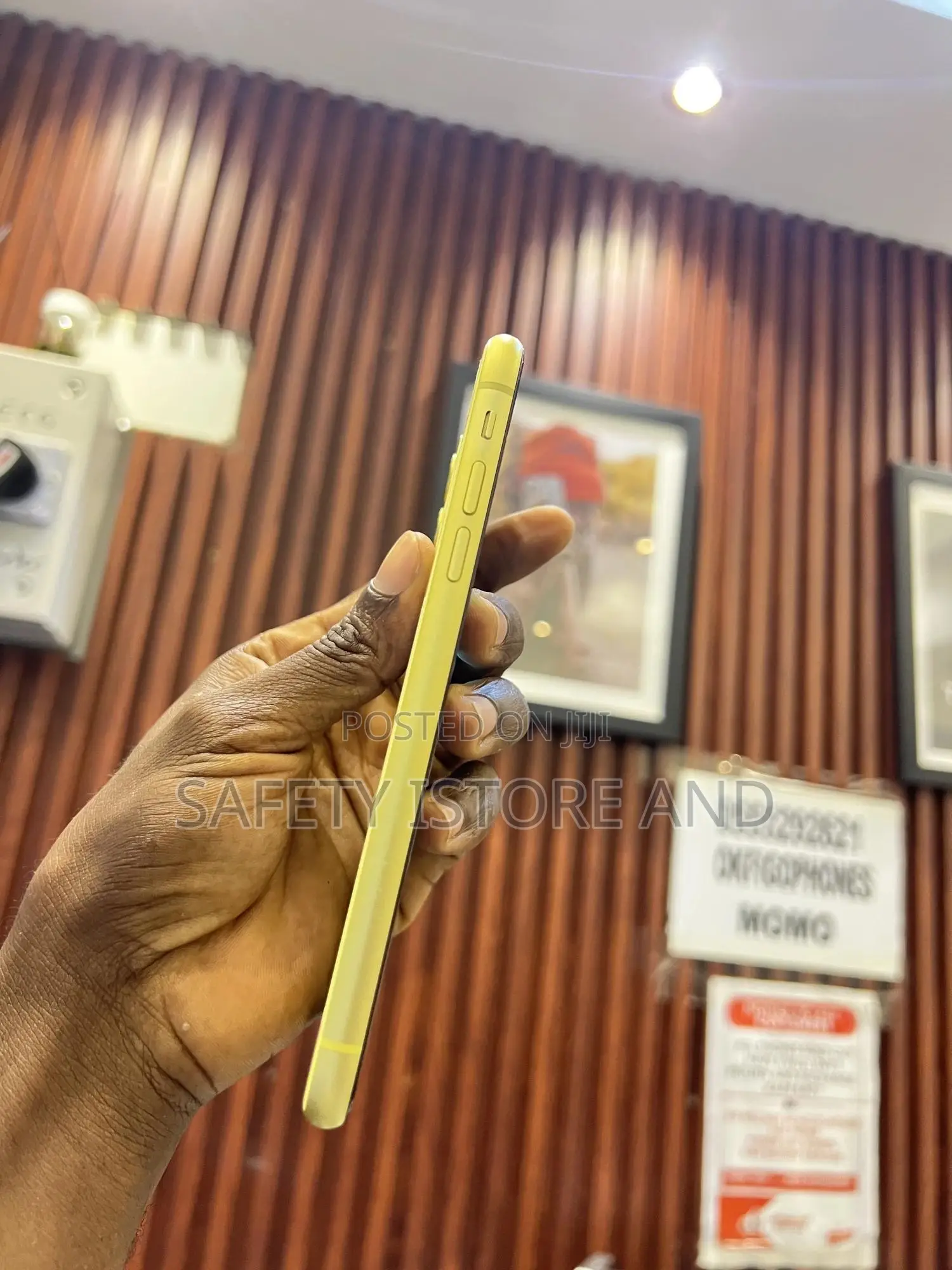 New Apple iPhone 11 128 GB Yellow