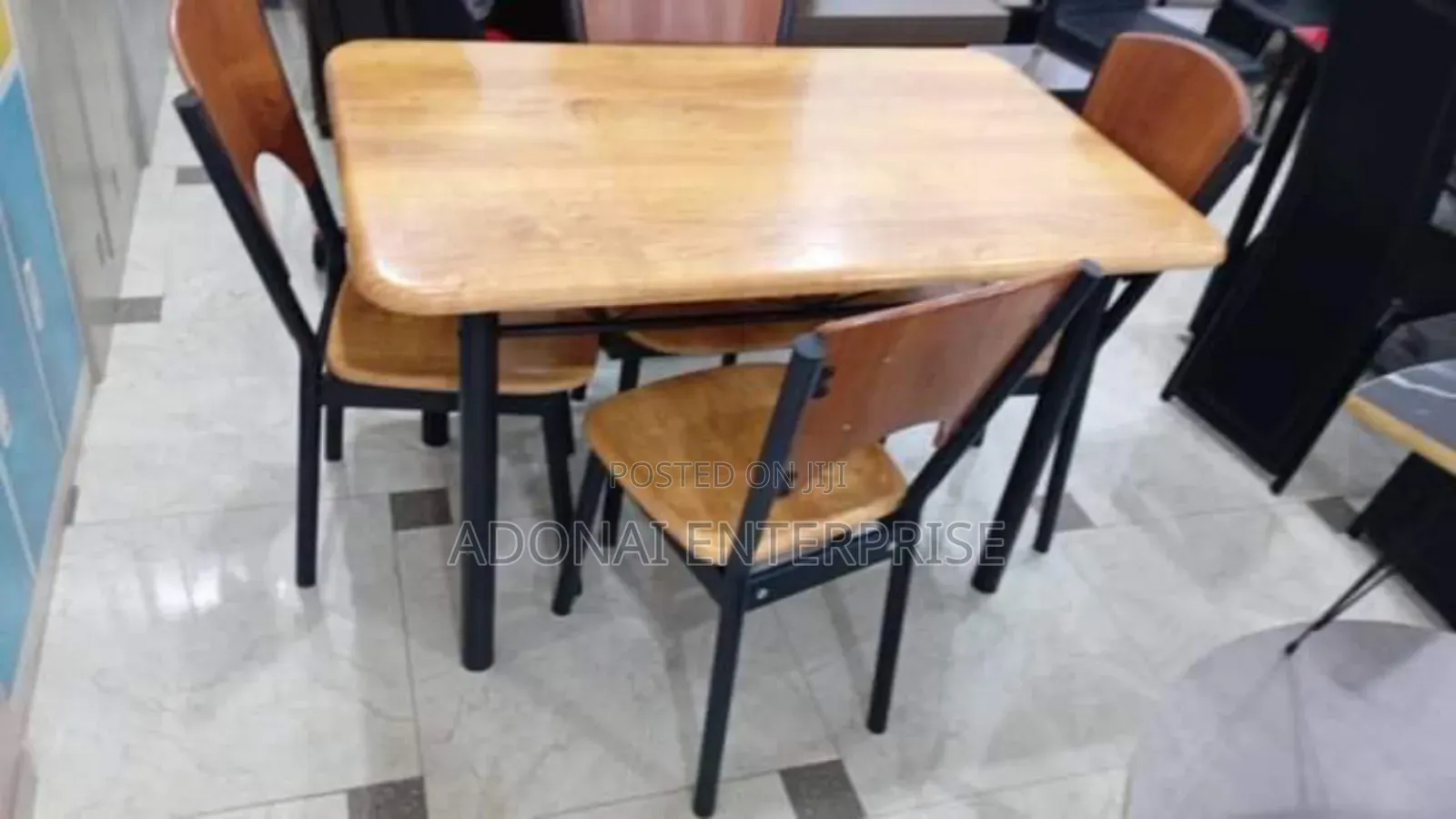 Cute Wooden Dinning Table and Chairs