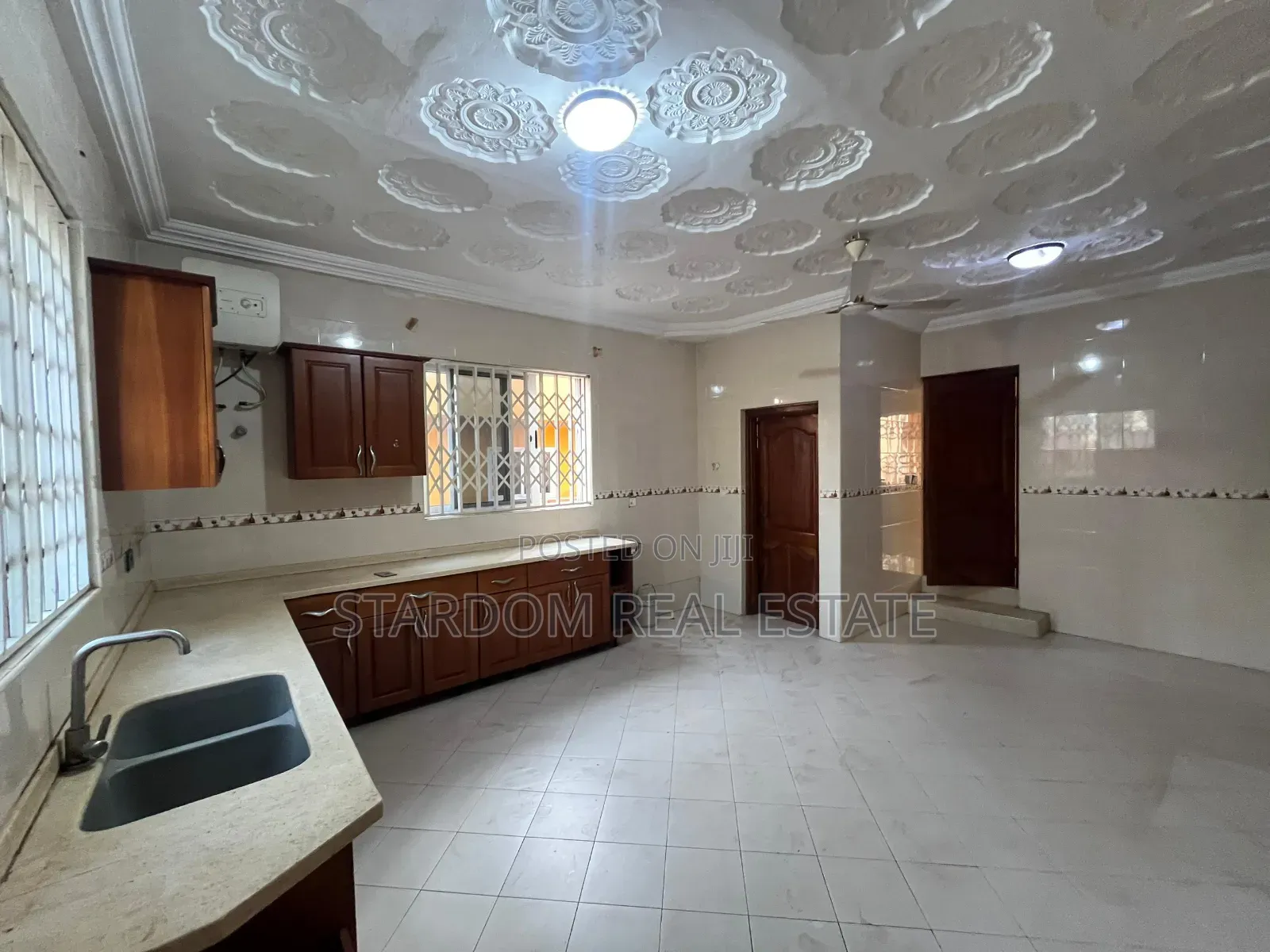 4bdrm Duplex in Adjiriganor for rent