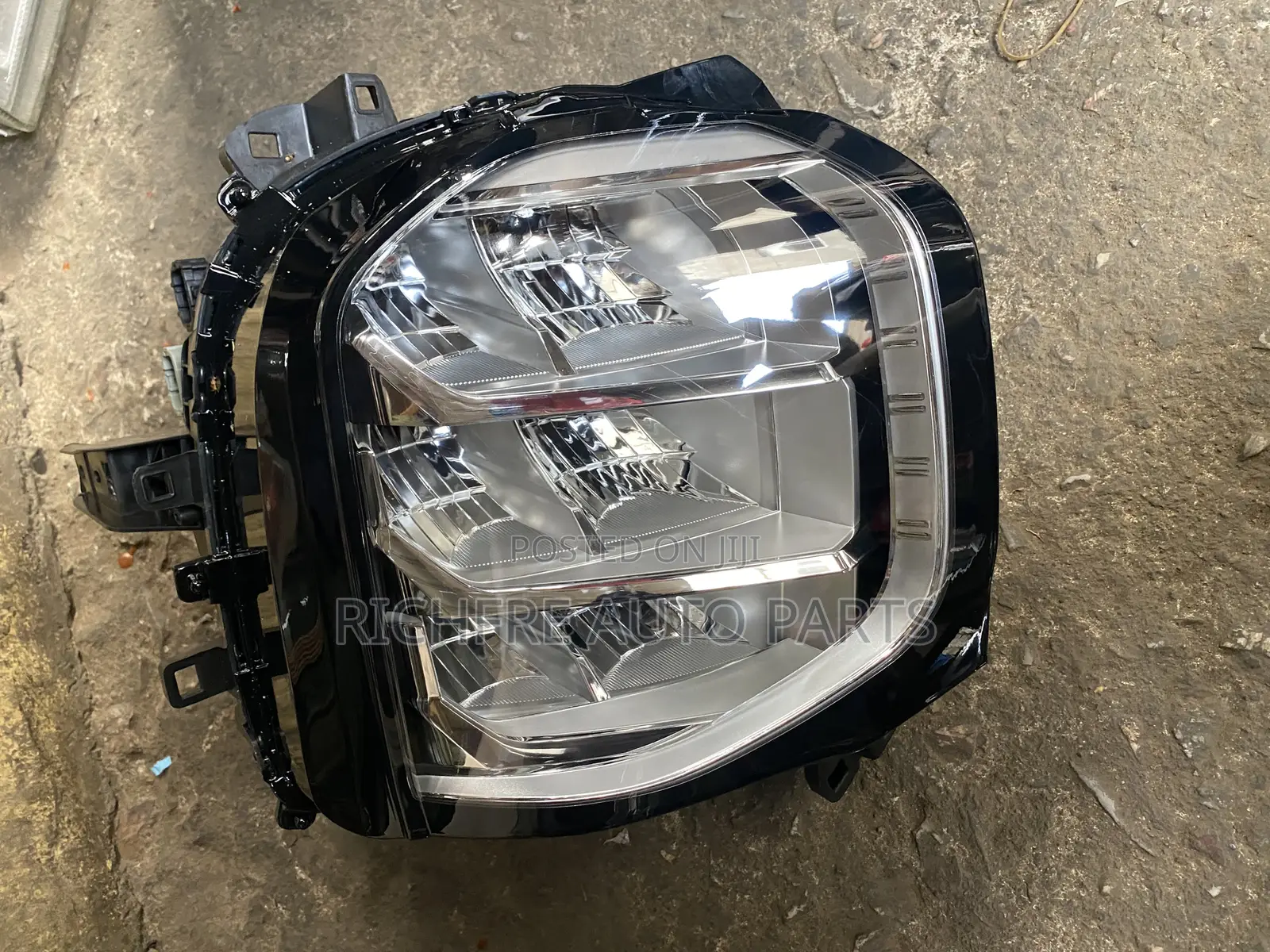 Mitsubishi Outlander 2022,2023 Headlight