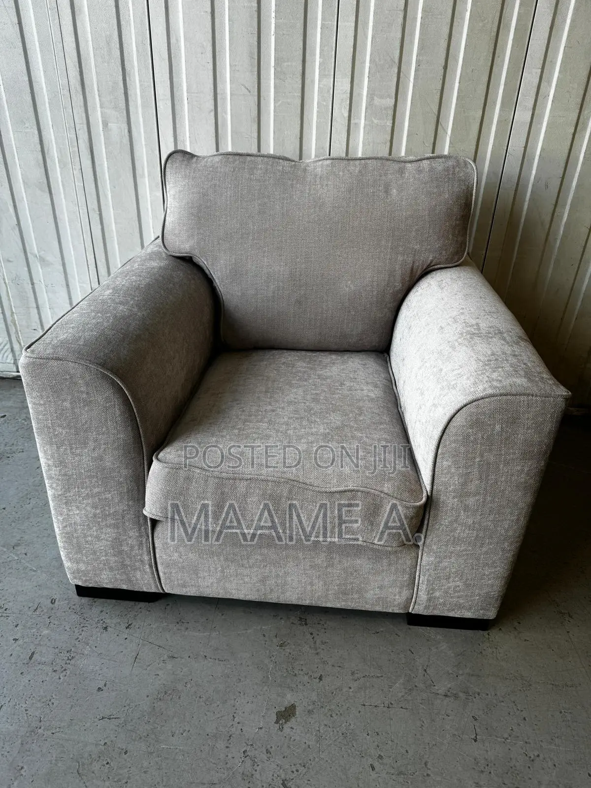 Single Seater Sofa With Pillow