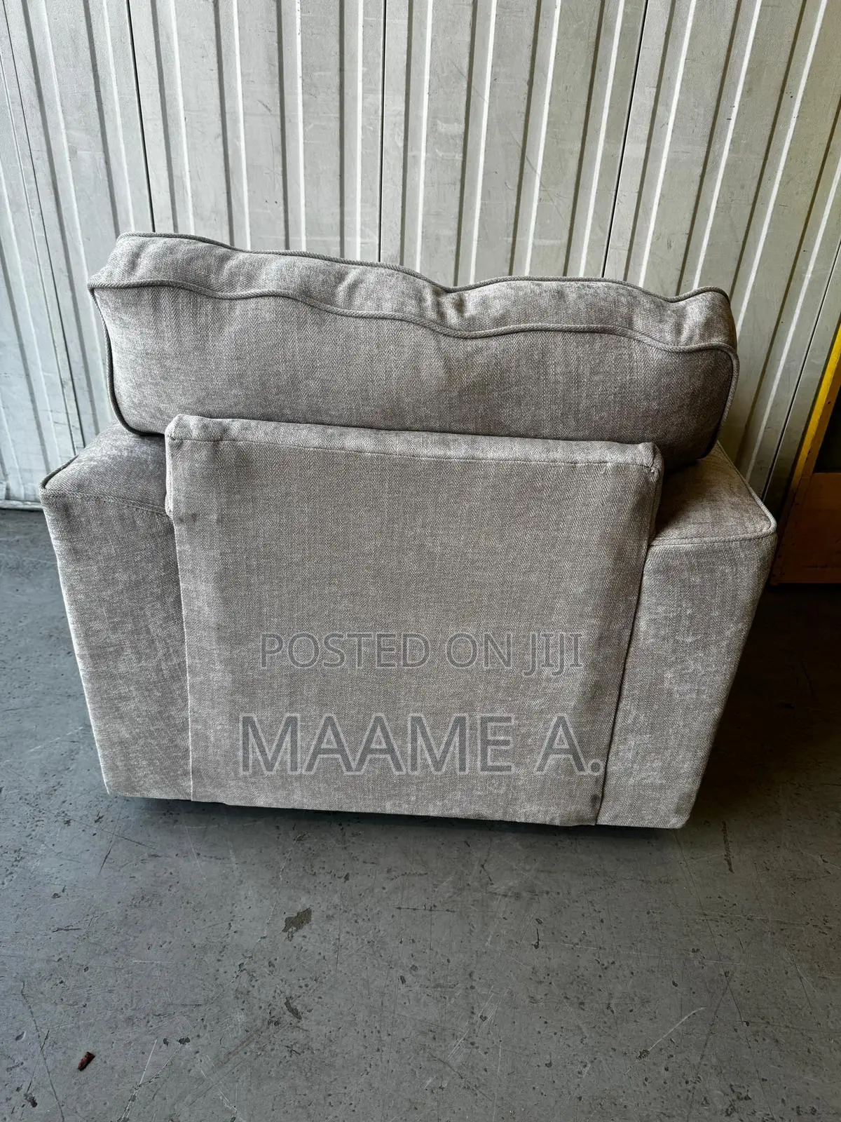 Single Seater Sofa With Pillow