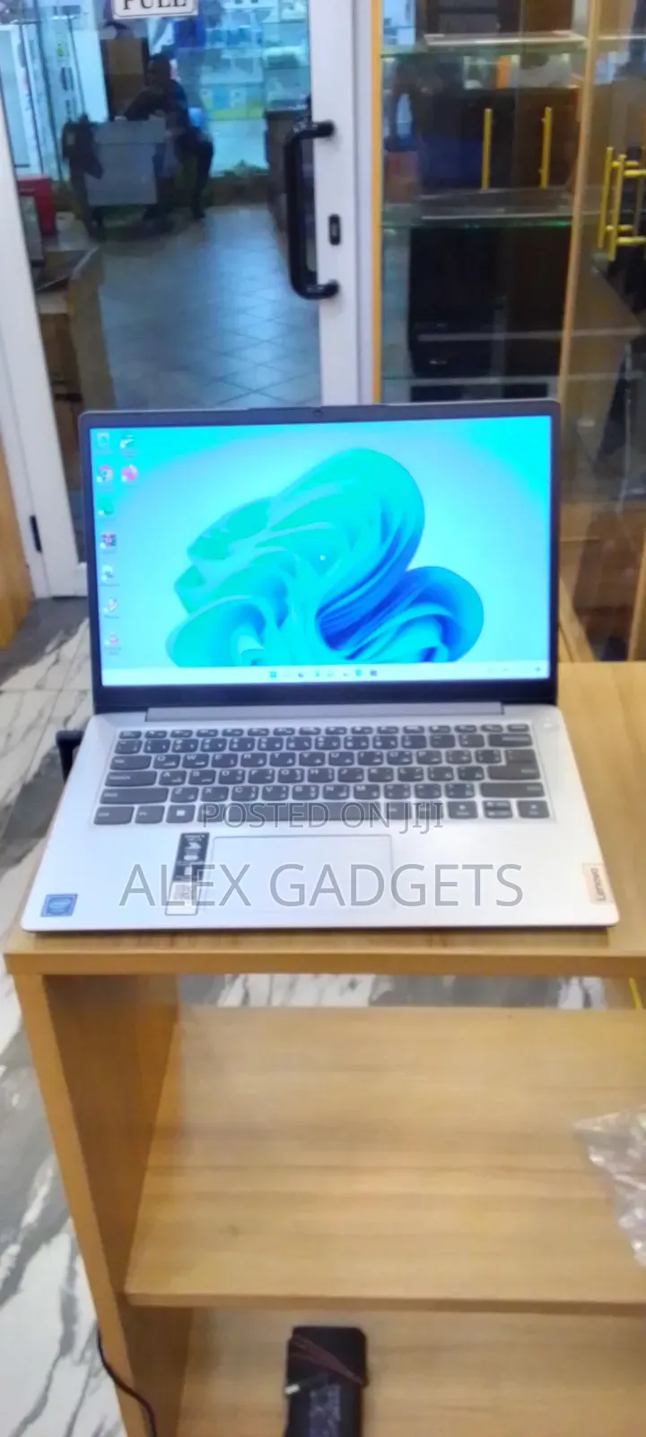 Laptop Lenovo 4GB Intel Celeron SSD 128GB