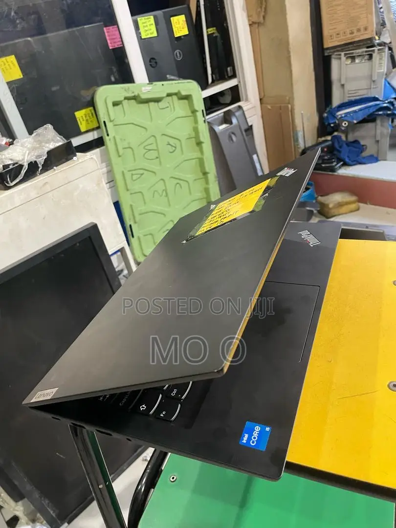 New Laptop Lenovo ThinkPad E14 Gen 5 8GB Intel Core I5 SSD 256GB