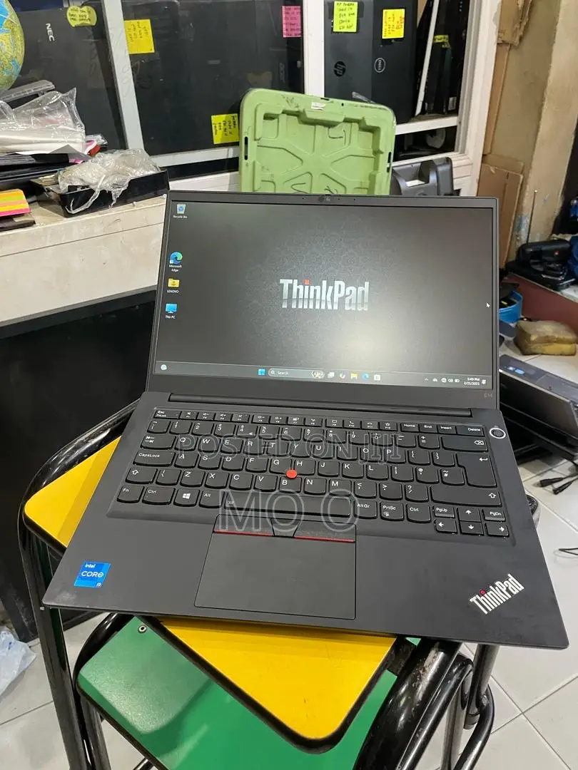 New Laptop Lenovo ThinkPad E14 Gen 5 8GB Intel Core I5 SSD 256GB