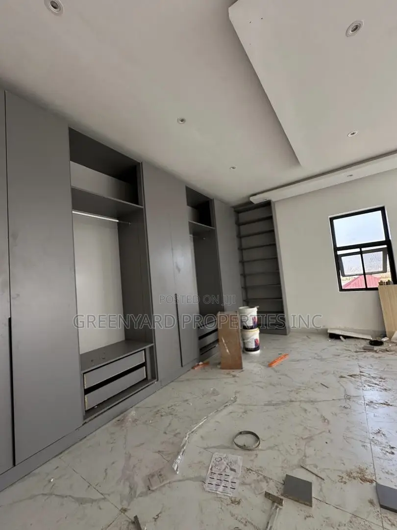 4bdrm Duplex in Ashaley Botwe for sale