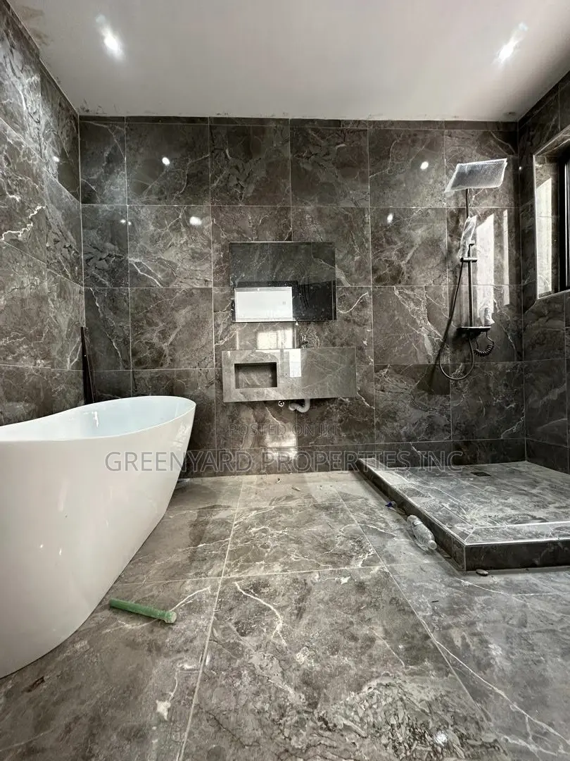 4bdrm Duplex in Ashaley Botwe for sale