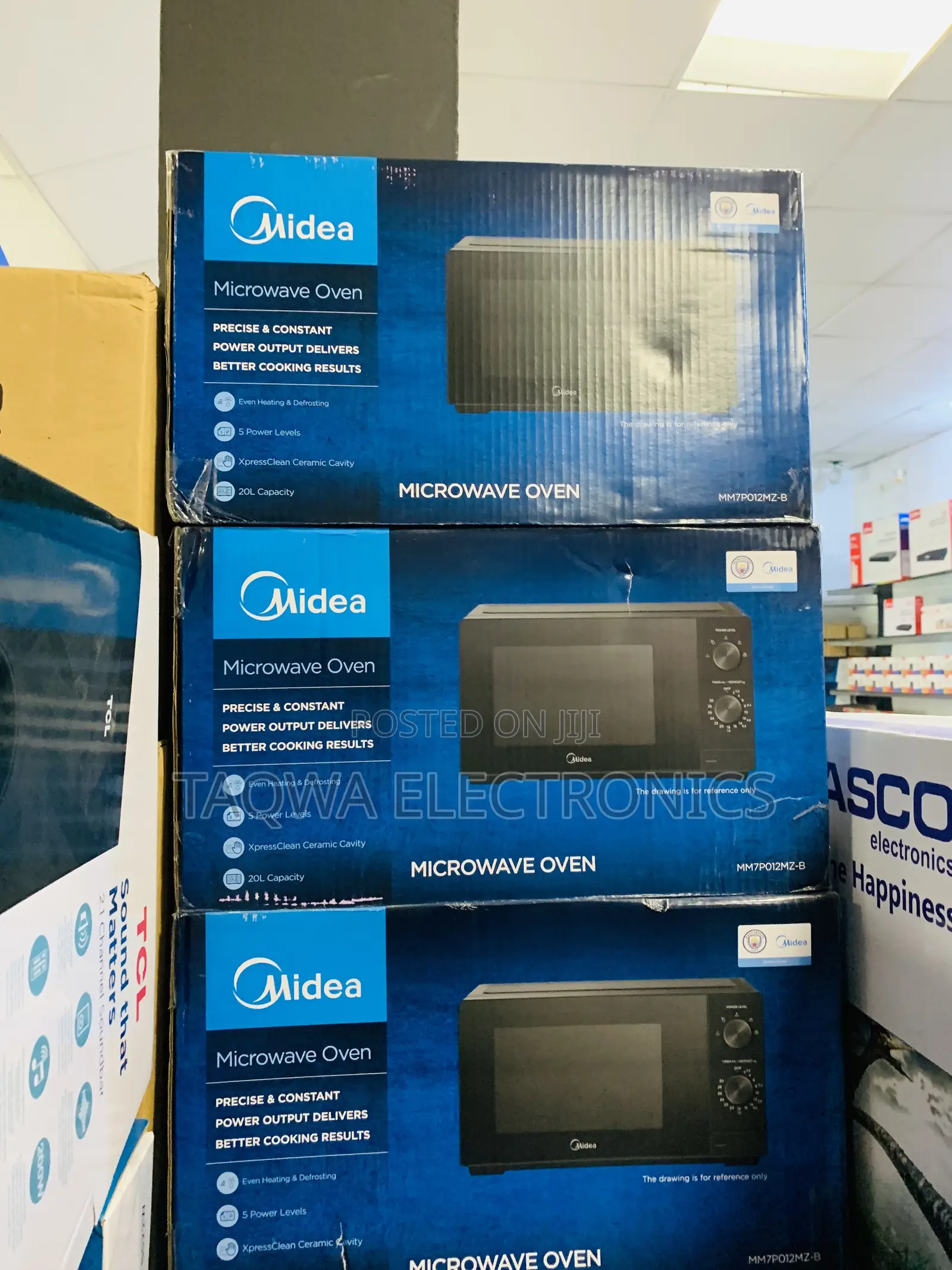 Black—Furnished 20l Microwave