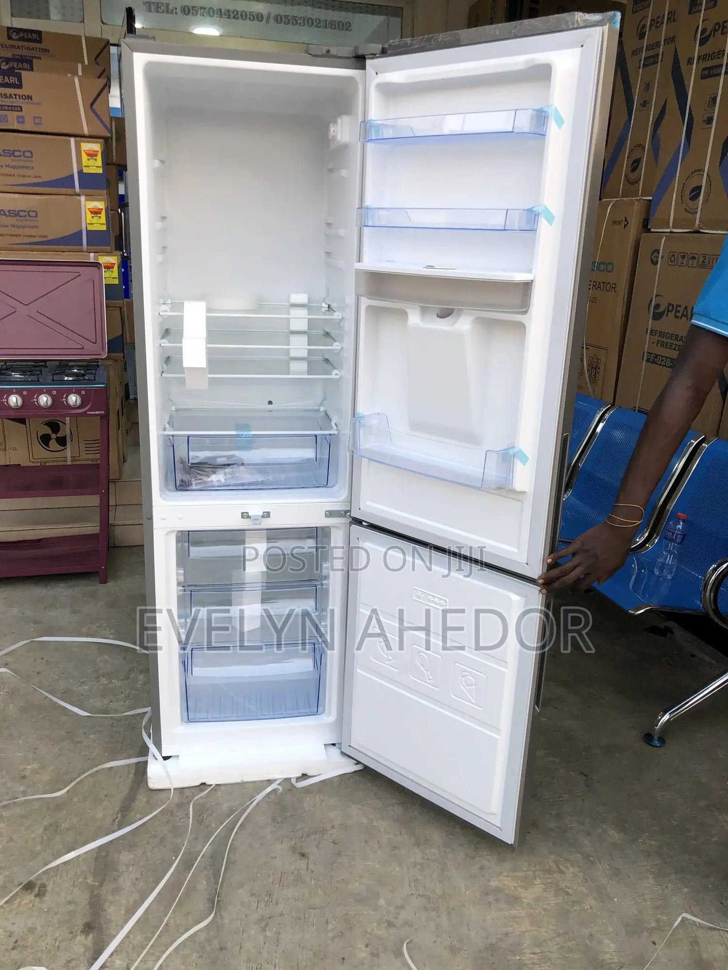 Quality 261litres Pearl Bottom Freezer With Water Dispenser