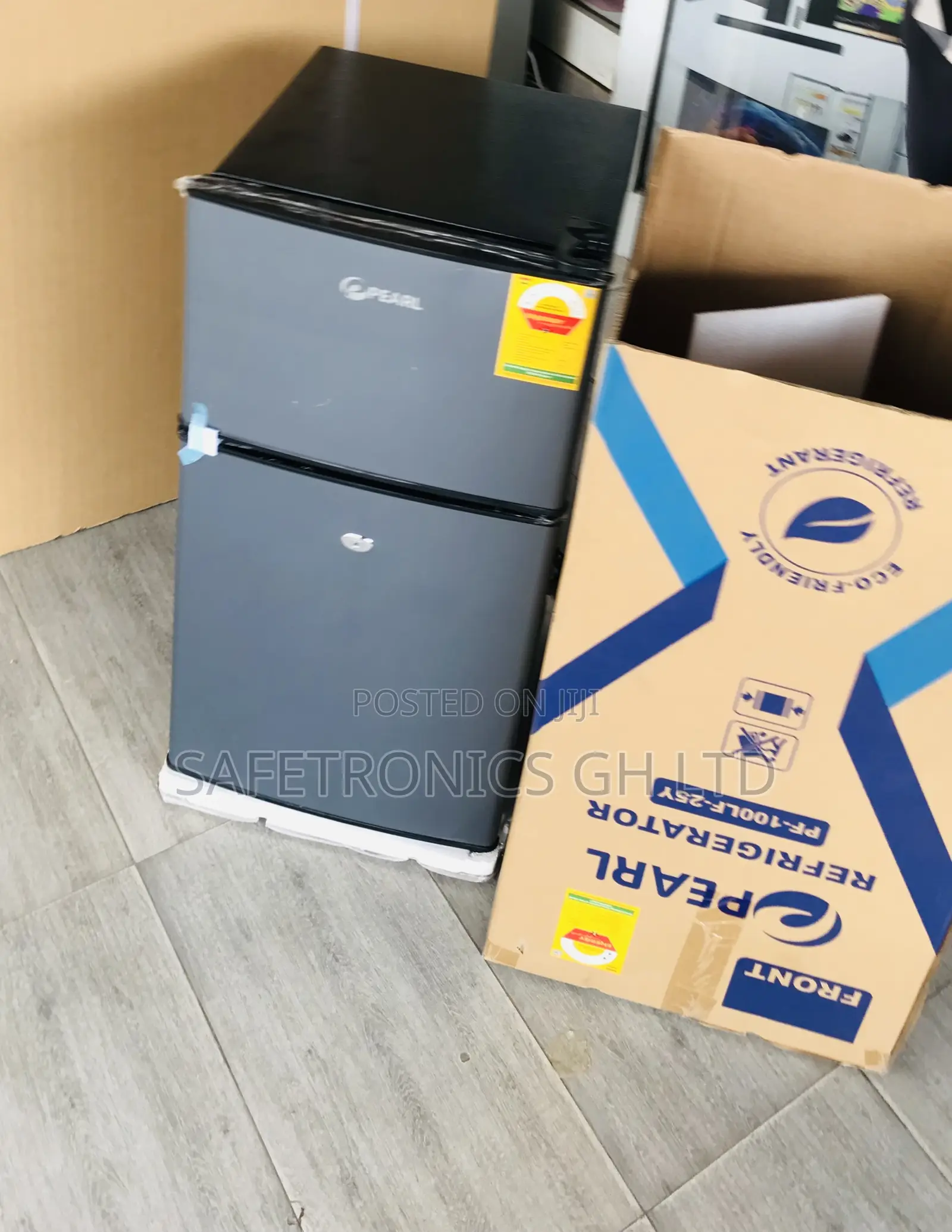 Grab Pearl Brand New Doubledoor Top Freezer 90L Fridge