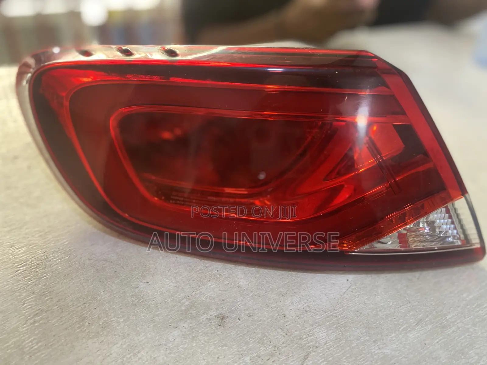 Chrysler 200c 2015 to 2017 Taillight Available