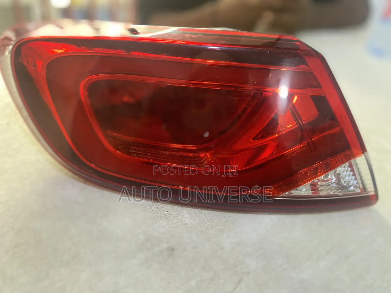 Chrysler 200c 2015 to 2017 Taillight Available