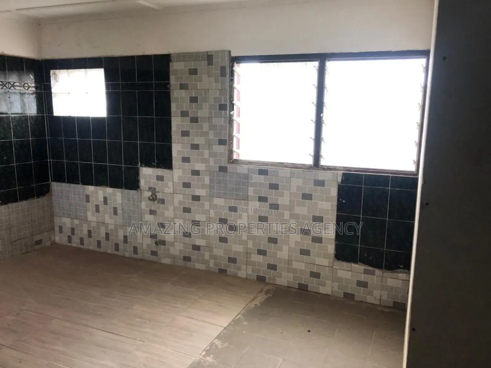 4bdrm House in Madina for sale