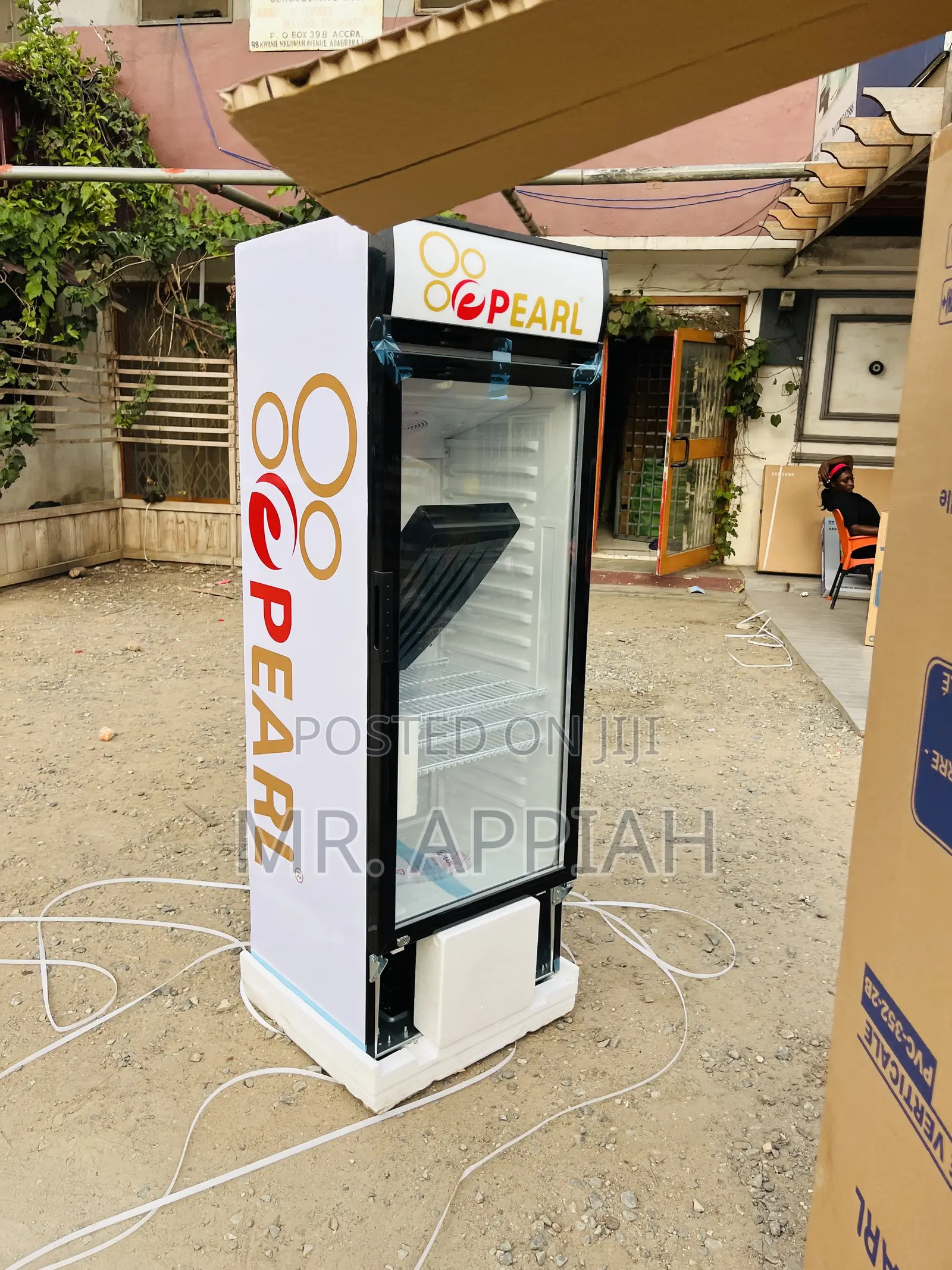 Quiet and Efficient Pearl PVC 352 Electric Beverage Cooler