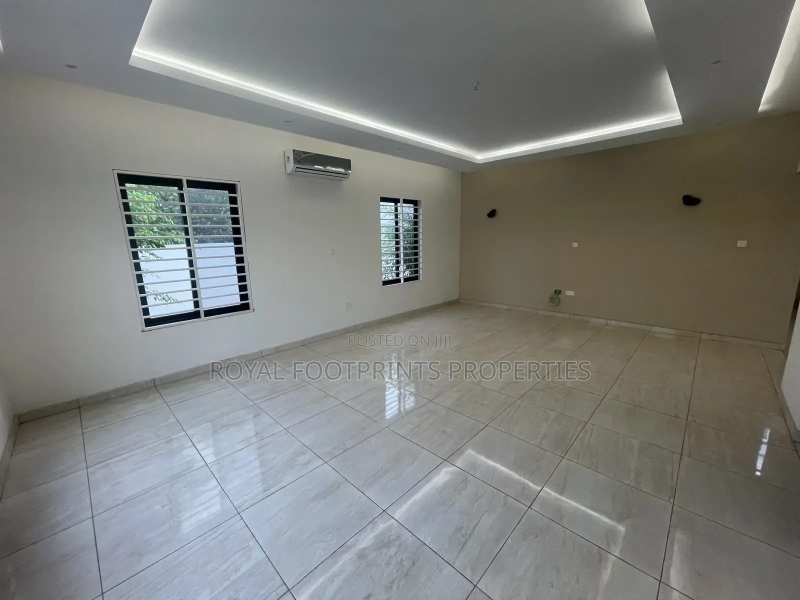 4bdrm House in Luxelooks Properties, Lake Side Estate for sale