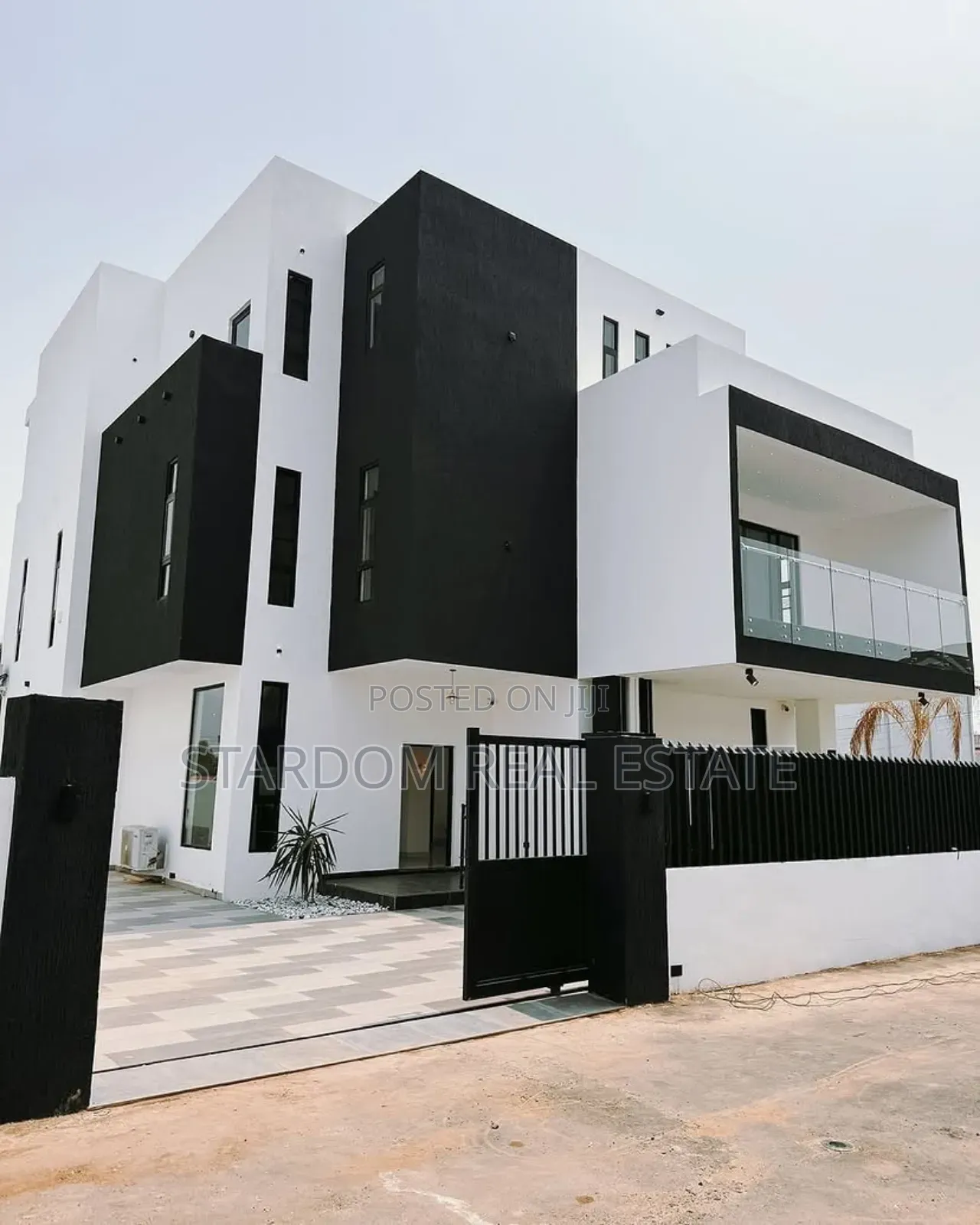 4bdrm Mansion in Adjiringanor, East Legon for sale