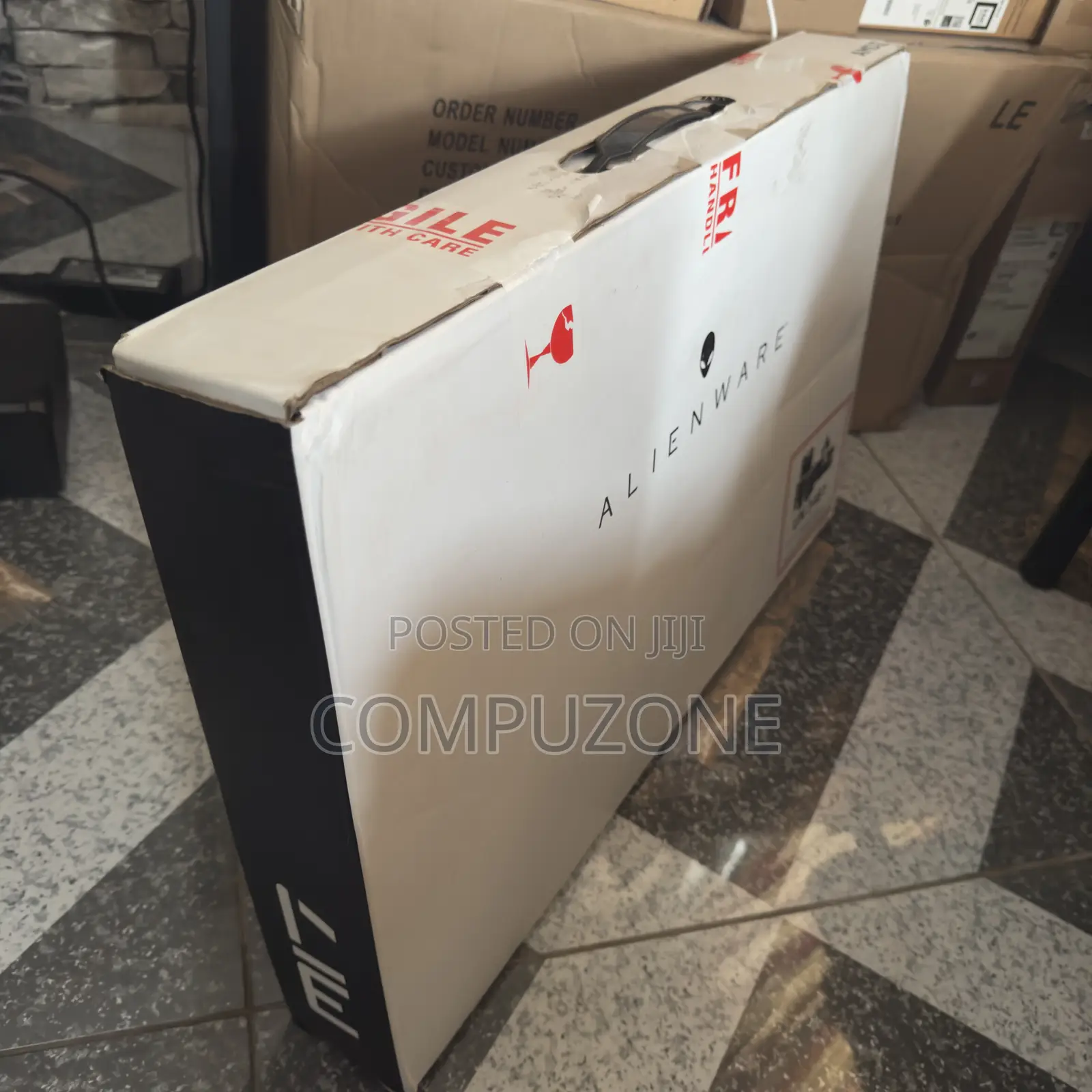 New Laptop Alienware m17 R5 32GB AMD Ryzen 9 SSD 1T