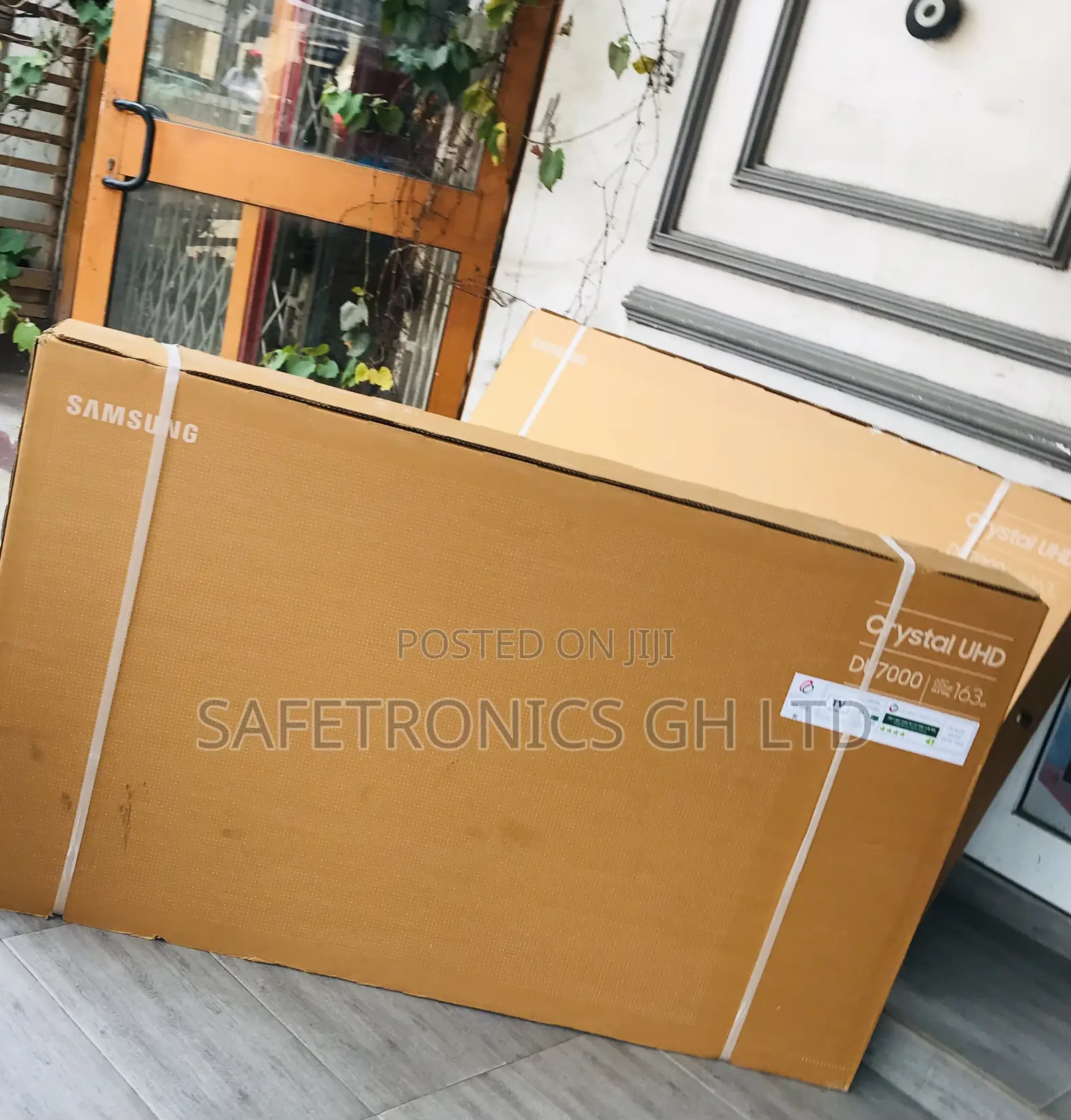 Authentic 65 Inch Smartscreen Led Android Samsung Ur80 Tv