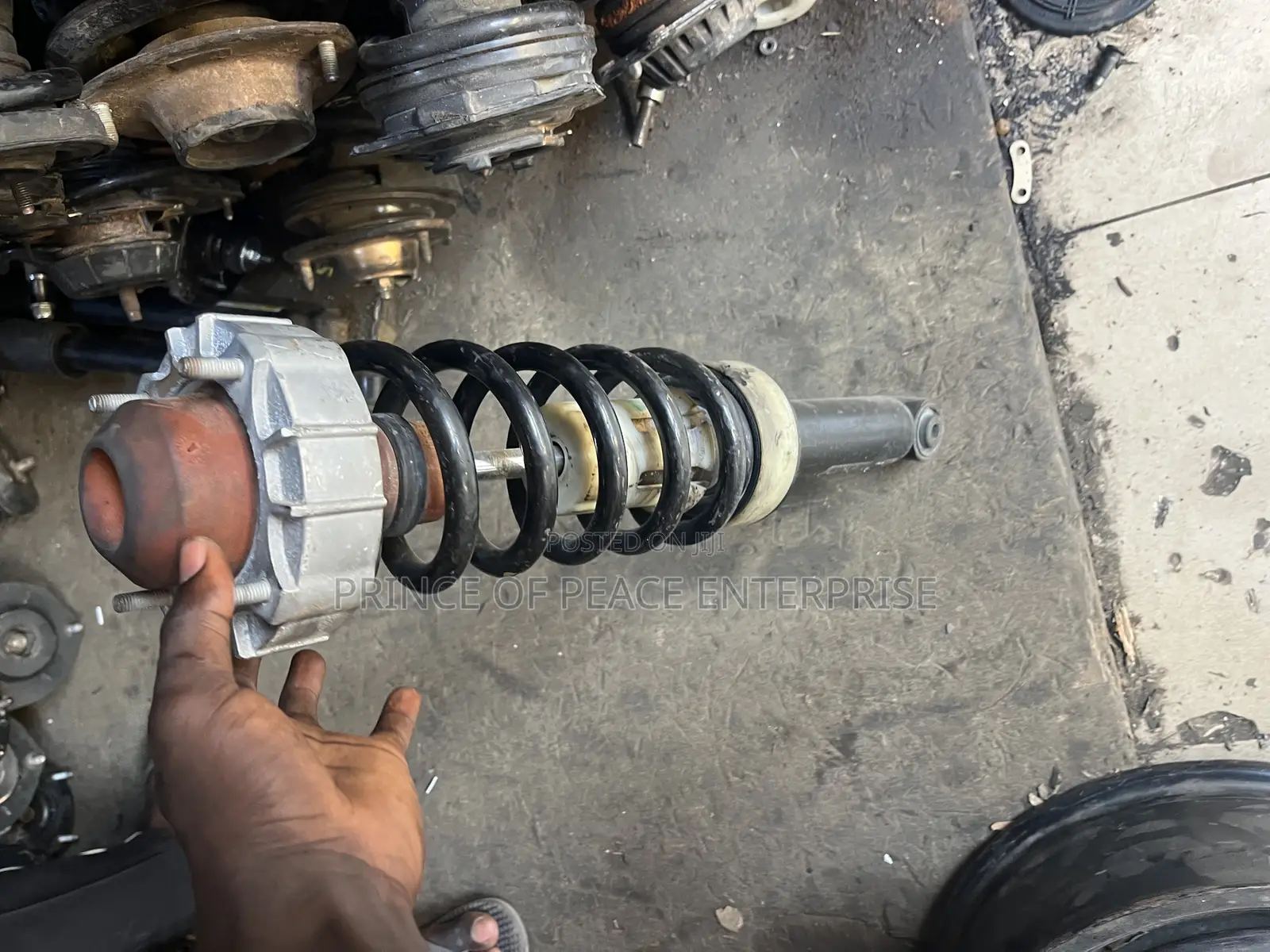 Volkswagen Tuareg Complete Back Shock Absorbers Pair