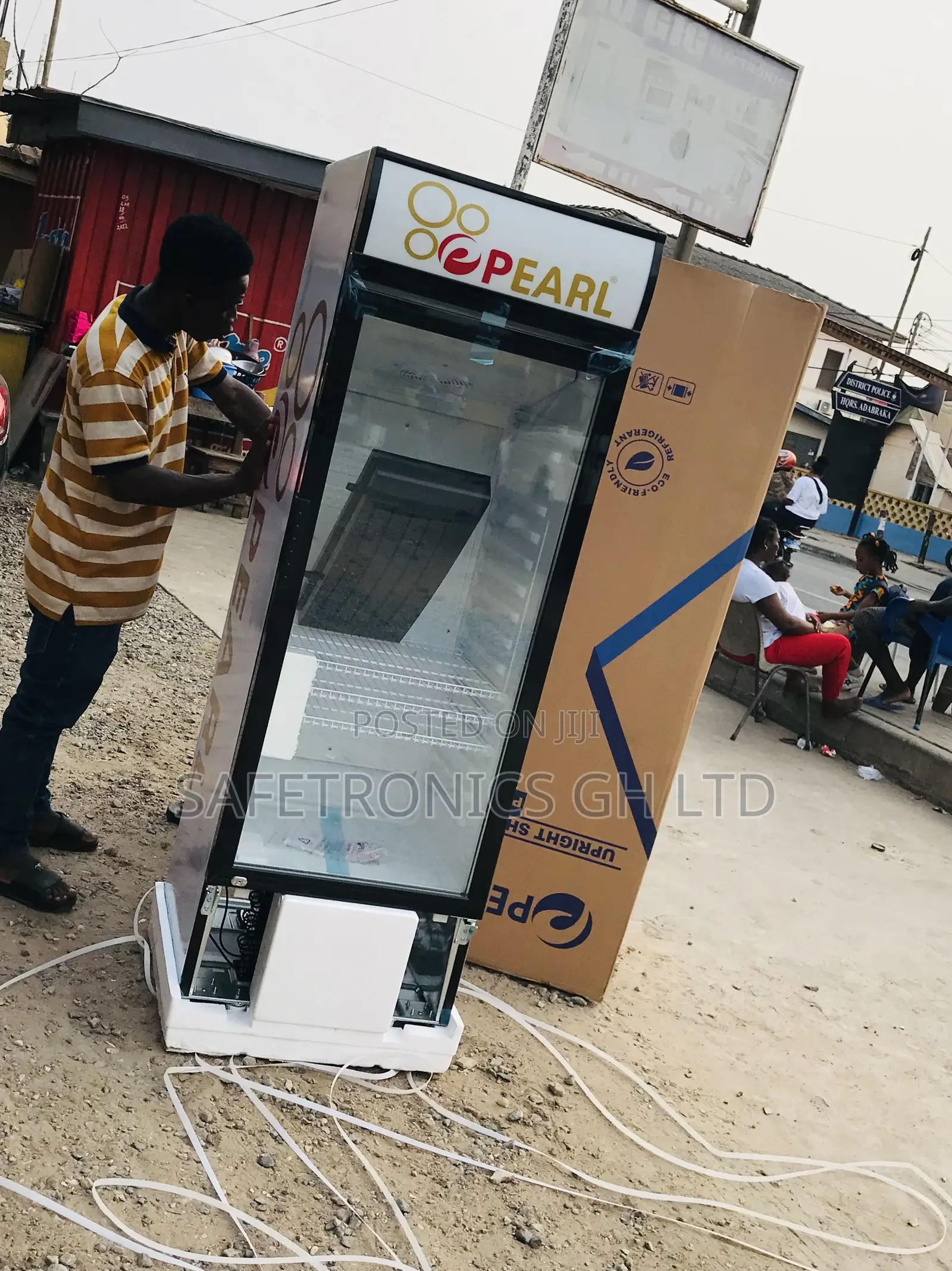 Get Lockable Pearl Display PVC-325 300 Liter Singledoor