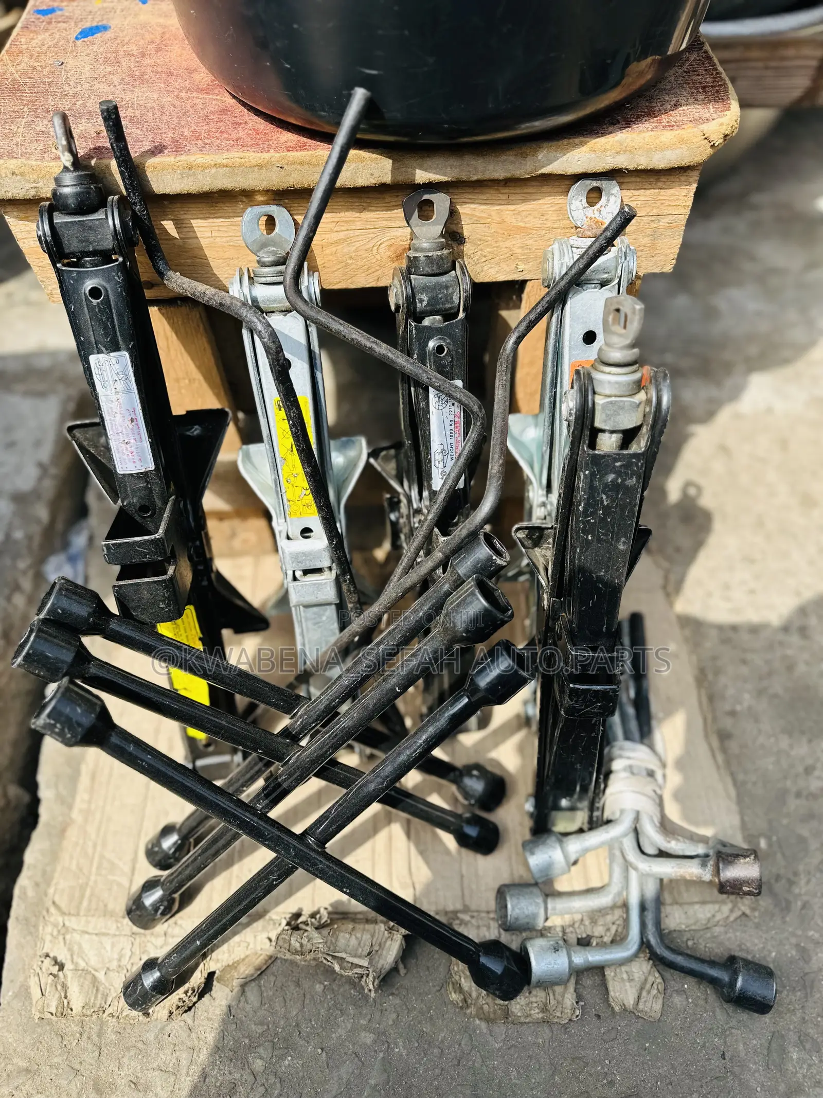 Original Car Jacks And Wheel Spanner Available For All Cars