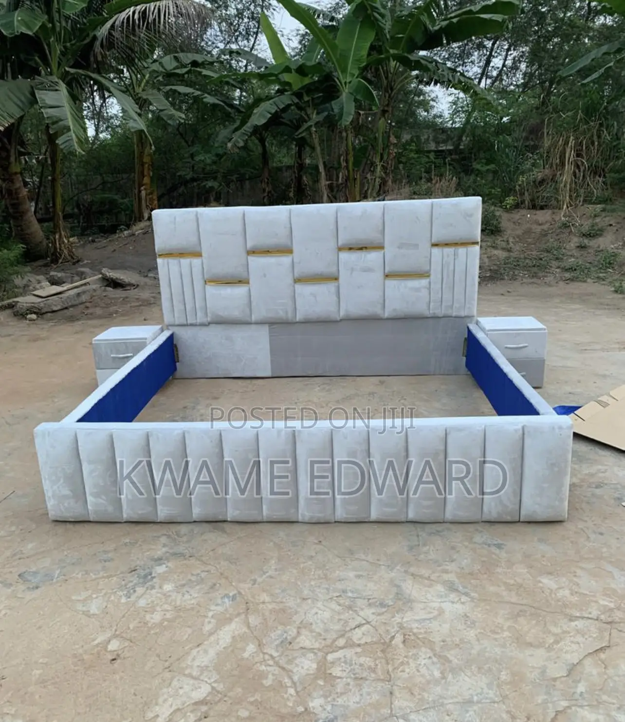 King Size Bed With Two Side Drawers