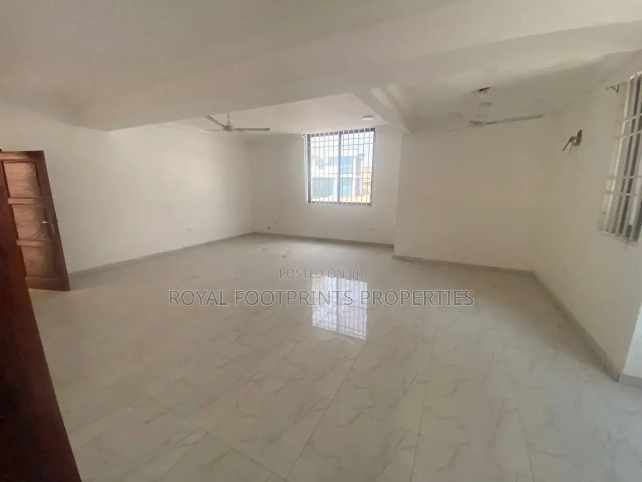 4bdrm Townhouse / Terrace in Luxelooks Properties, East Legon for rent