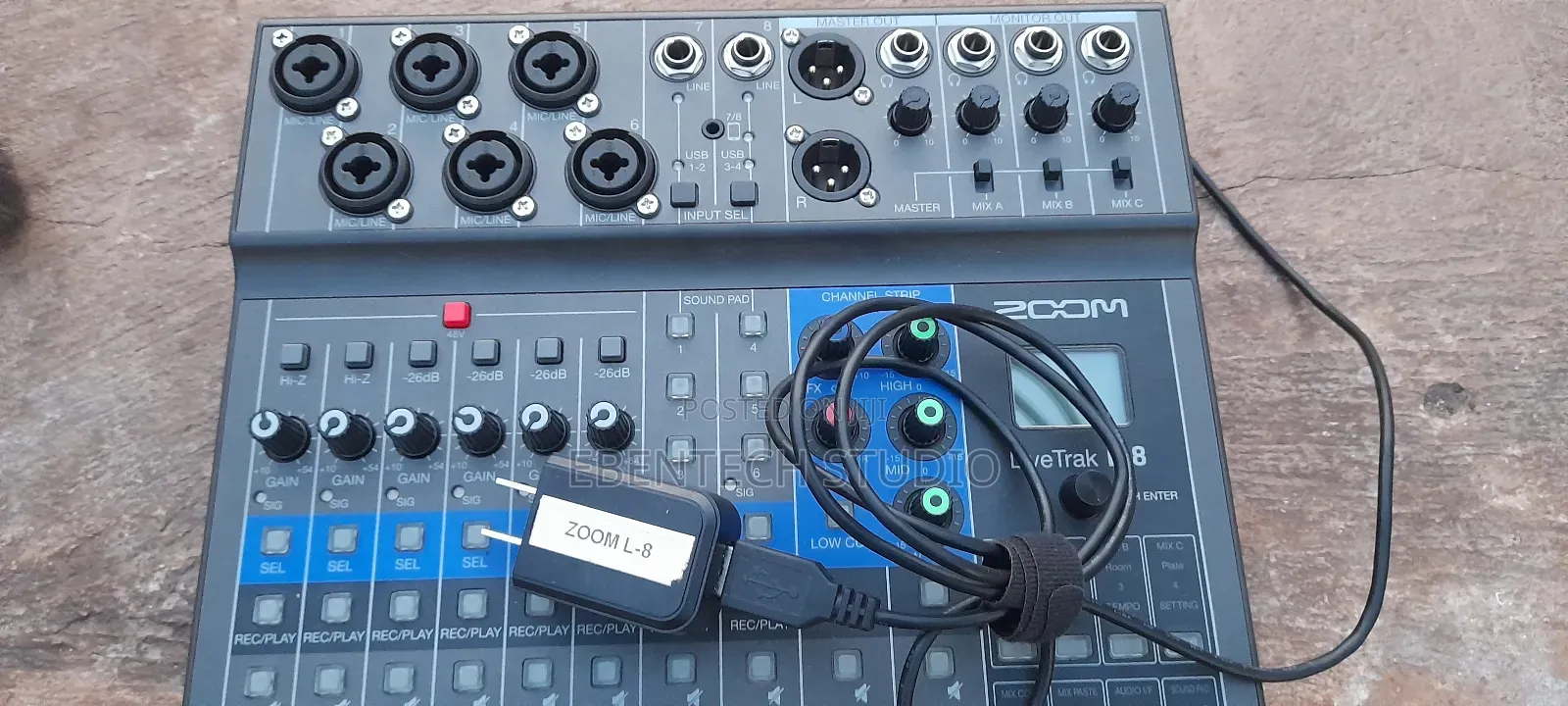 Zoom Livetrak L-8 Podcast Studio Mixer