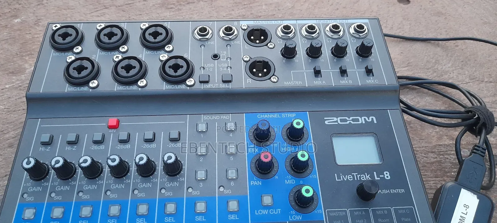 Zoom Livetrak L-8 Podcast Studio Mixer