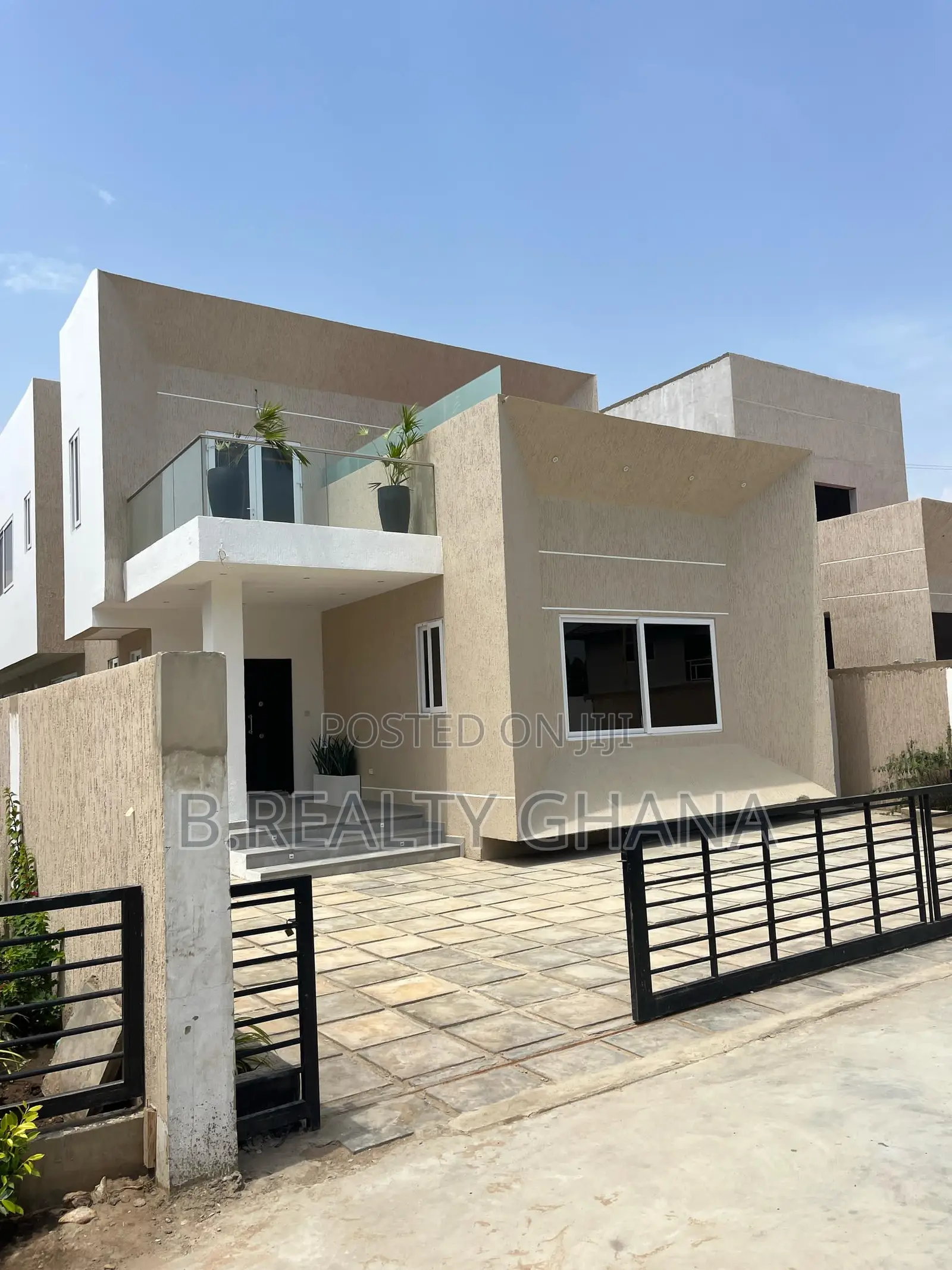 3bdrm Townhouse/Terrace in Spintex for sale
