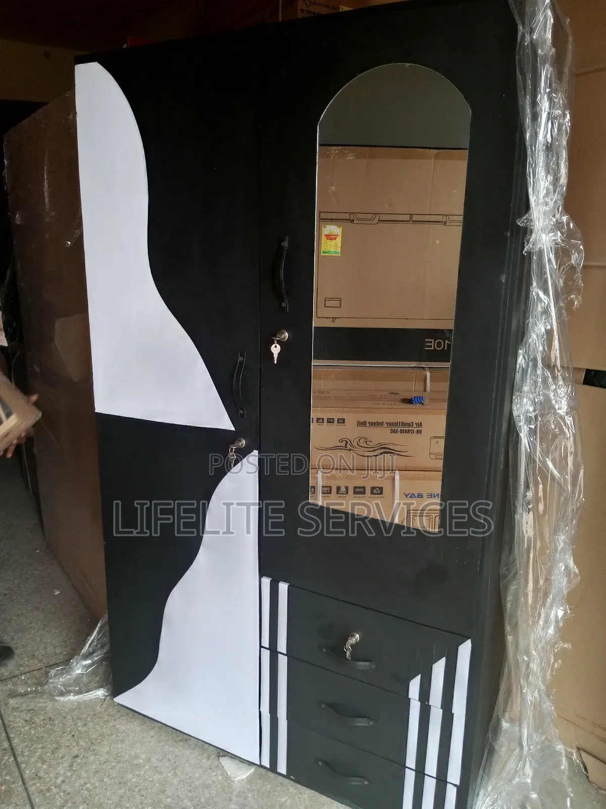 2 in 1 Wardrobe With Dressing Mirror