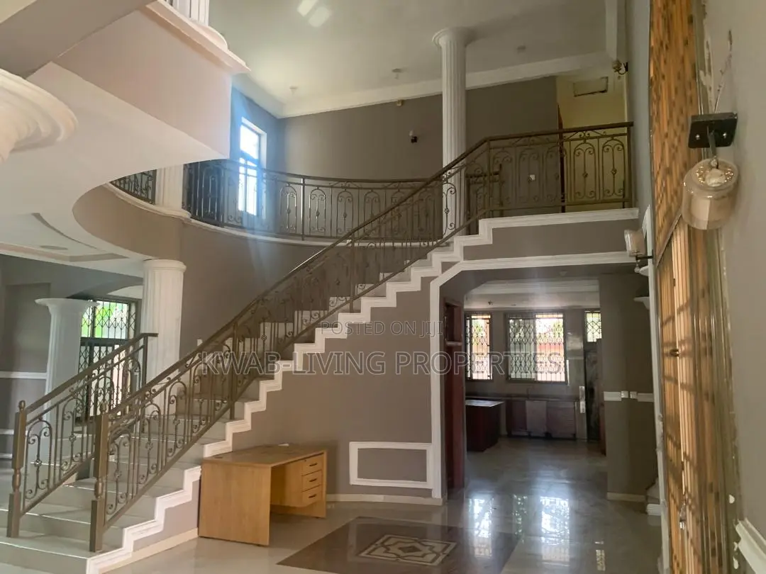 4bdrm Mansion in Ashaley Botwe for sale