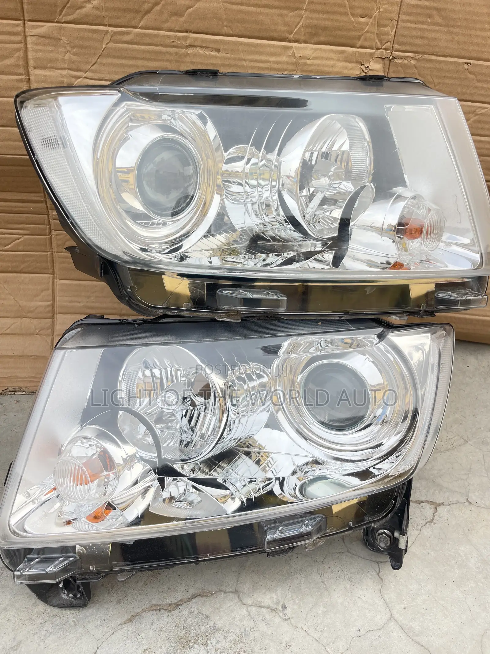 Jeep Grand Cherokee 2013 Headlight