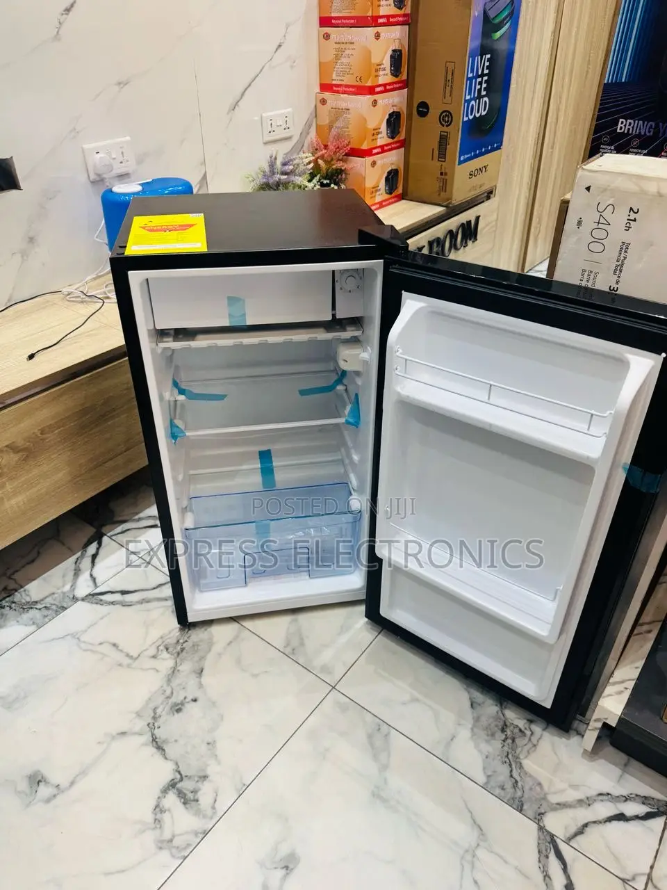 Chill Master Black Glass Door Pearl Fridge