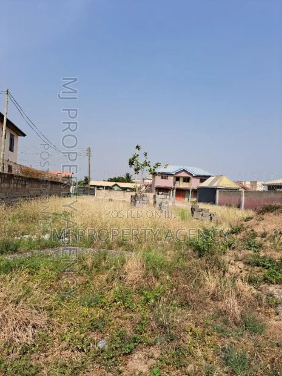 1 Plot at Tema Community 25