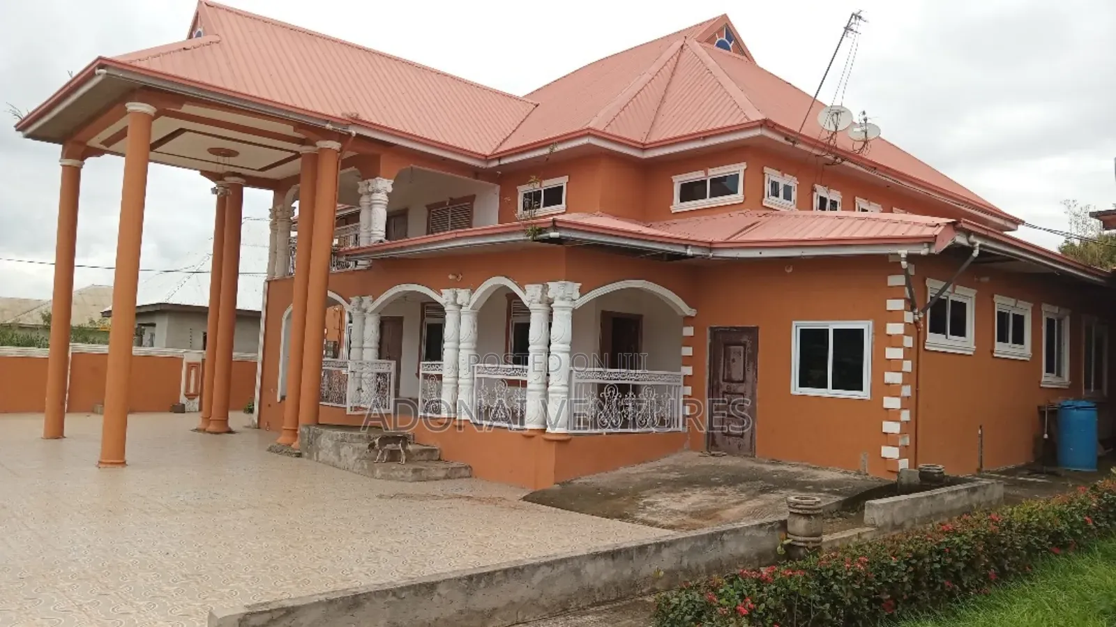 7bdrm House in Apromase, Kumasi Metropolitan for sale