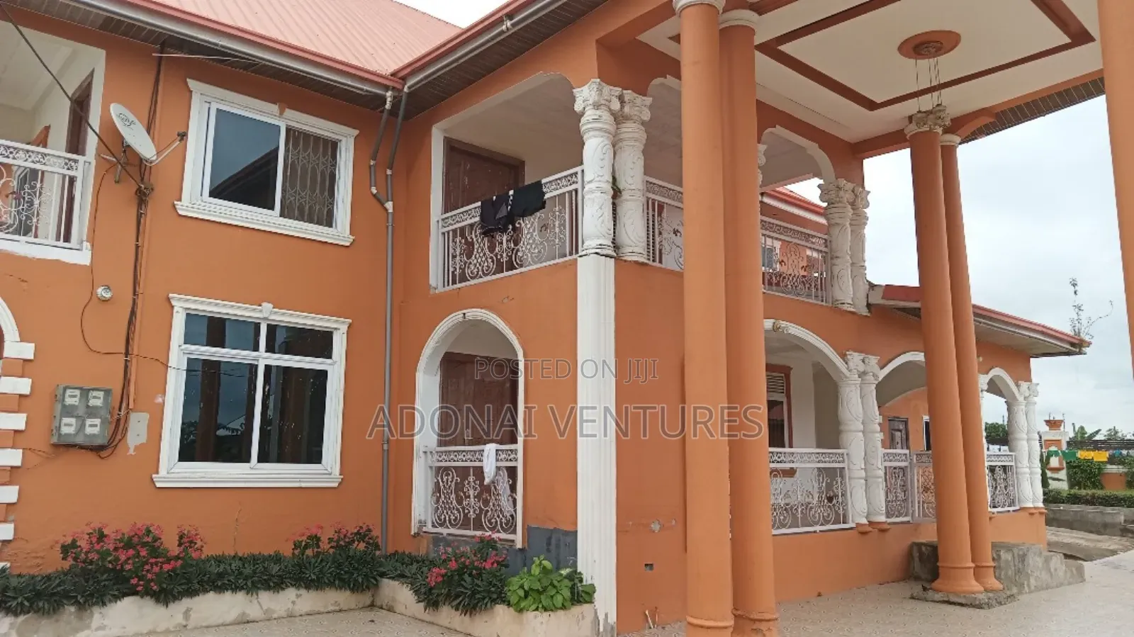 7bdrm House in Apromase, Kumasi Metropolitan for sale