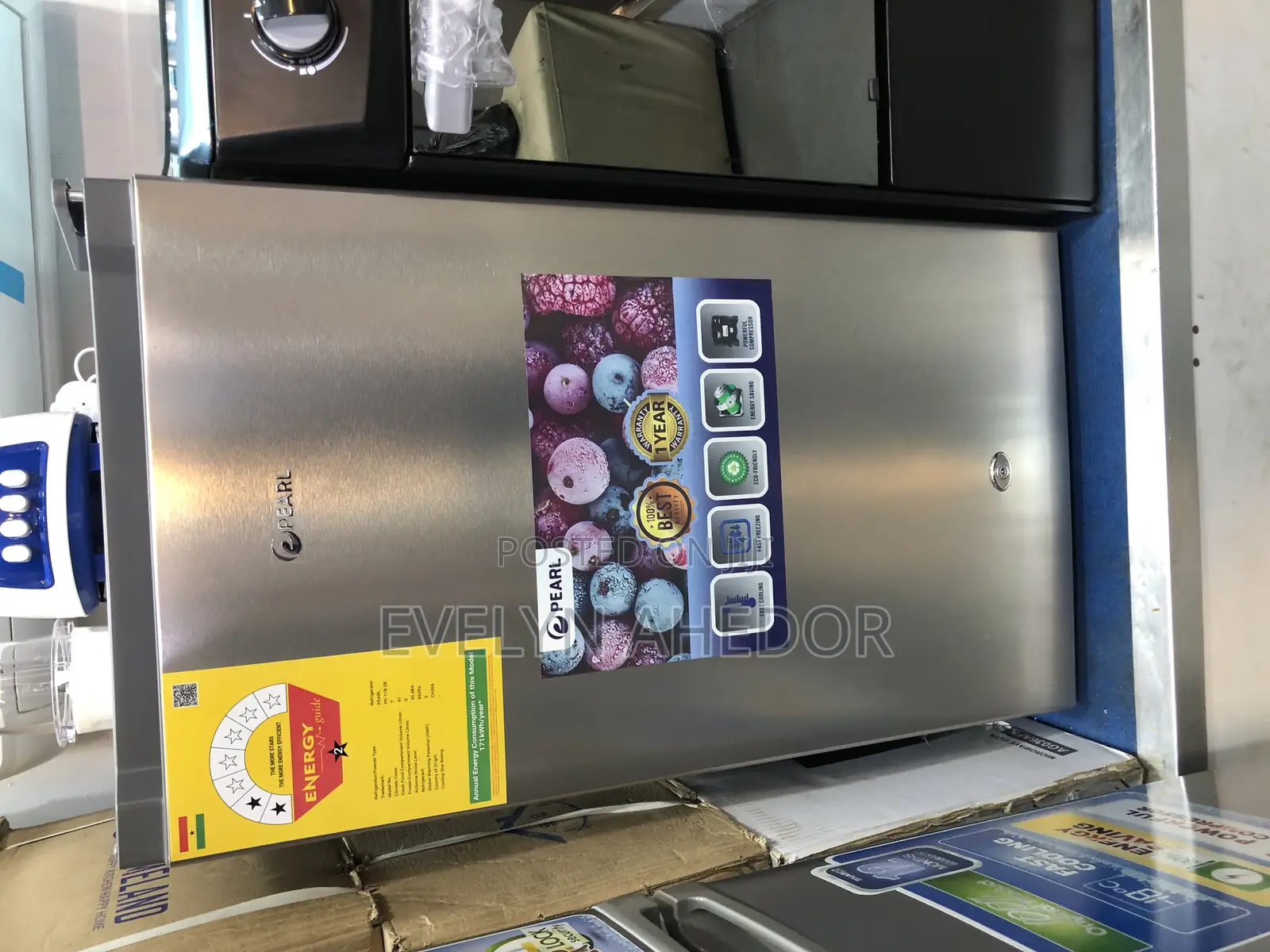 Pearl Single Door Table Top Fridge 91 Liters With Ice Maker