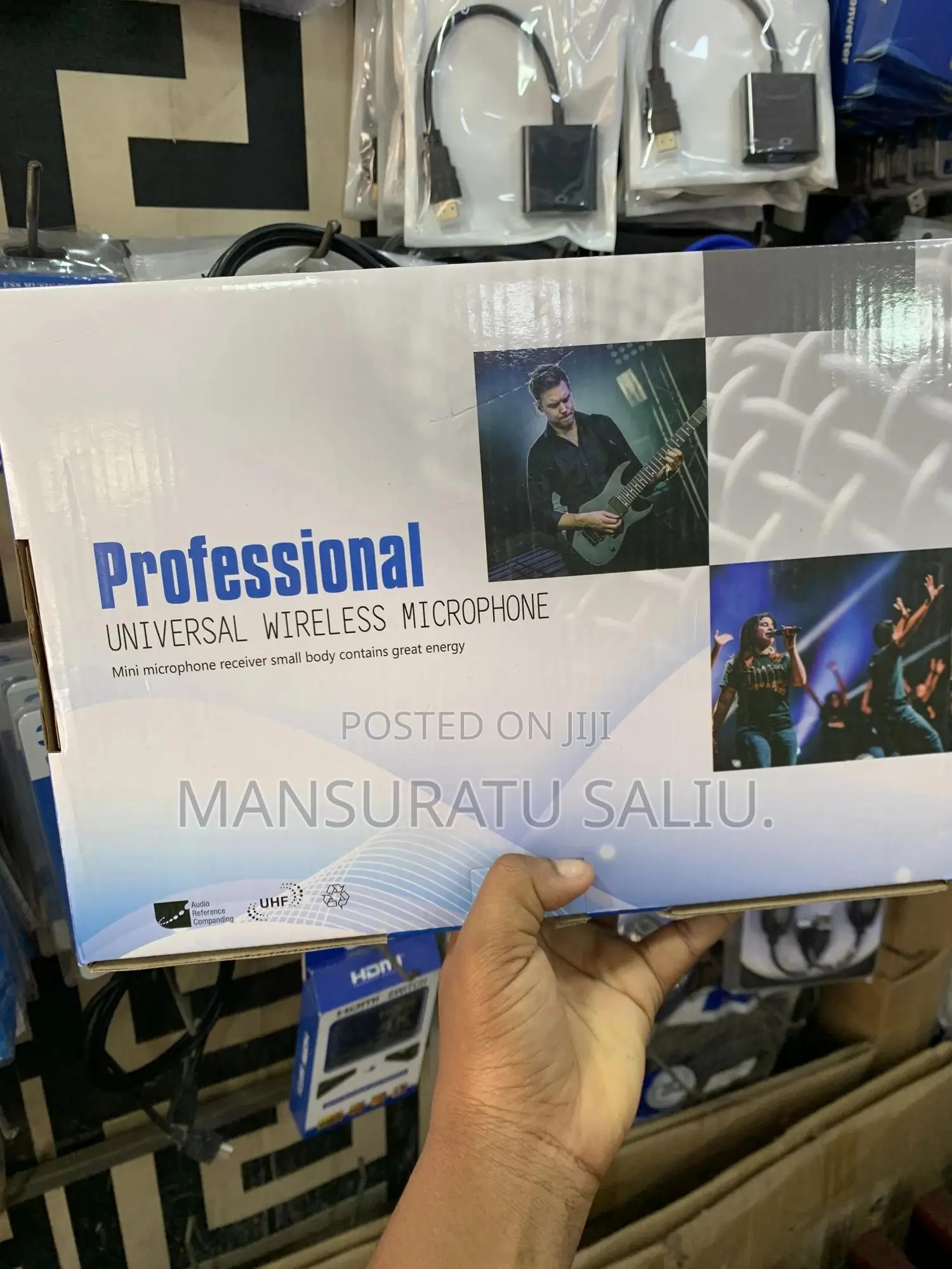Professional Handhold Universal Wireless Microphone