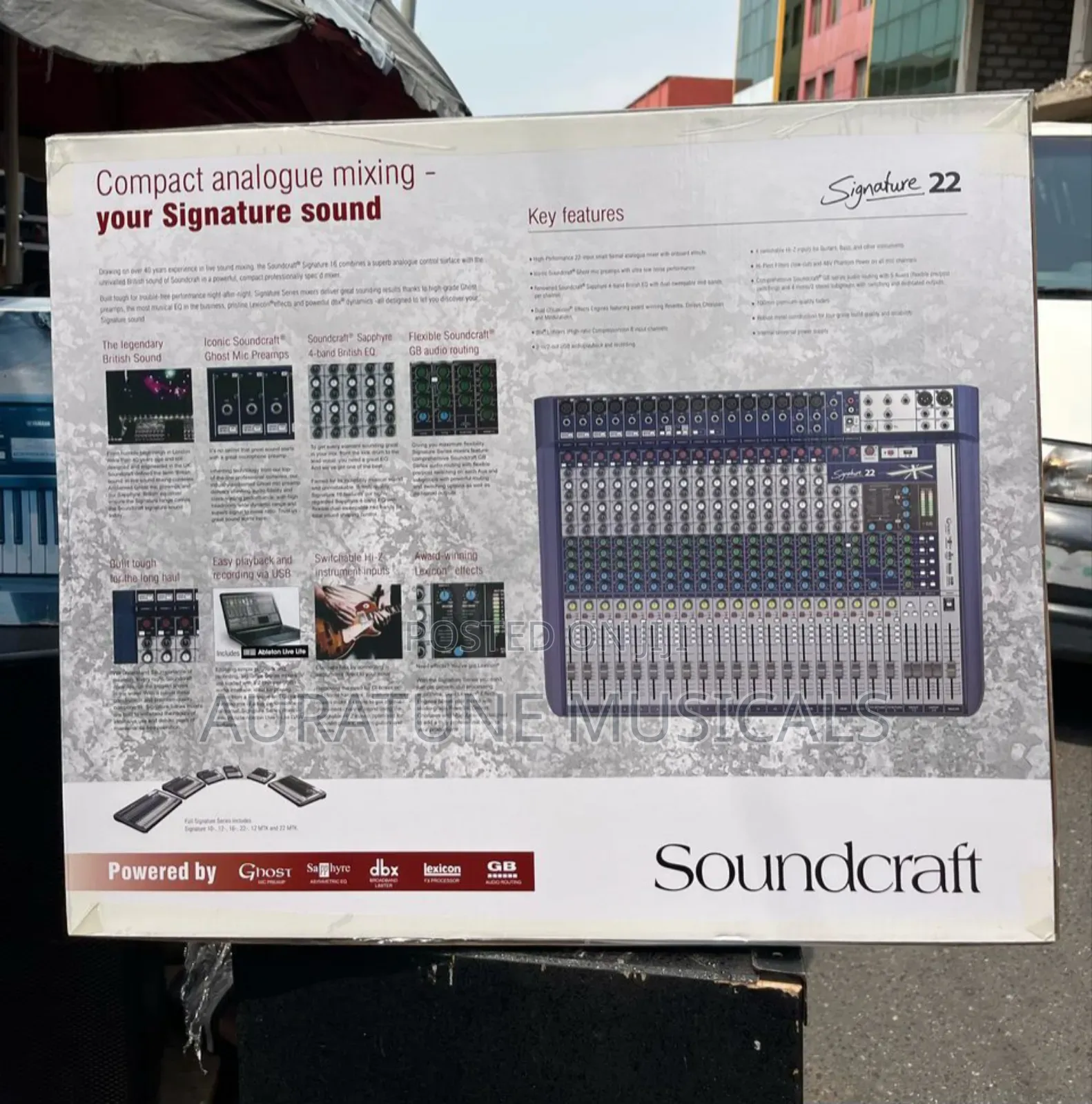 Soundcraft Signature 22 Is a 22-Input Analogue Mixer