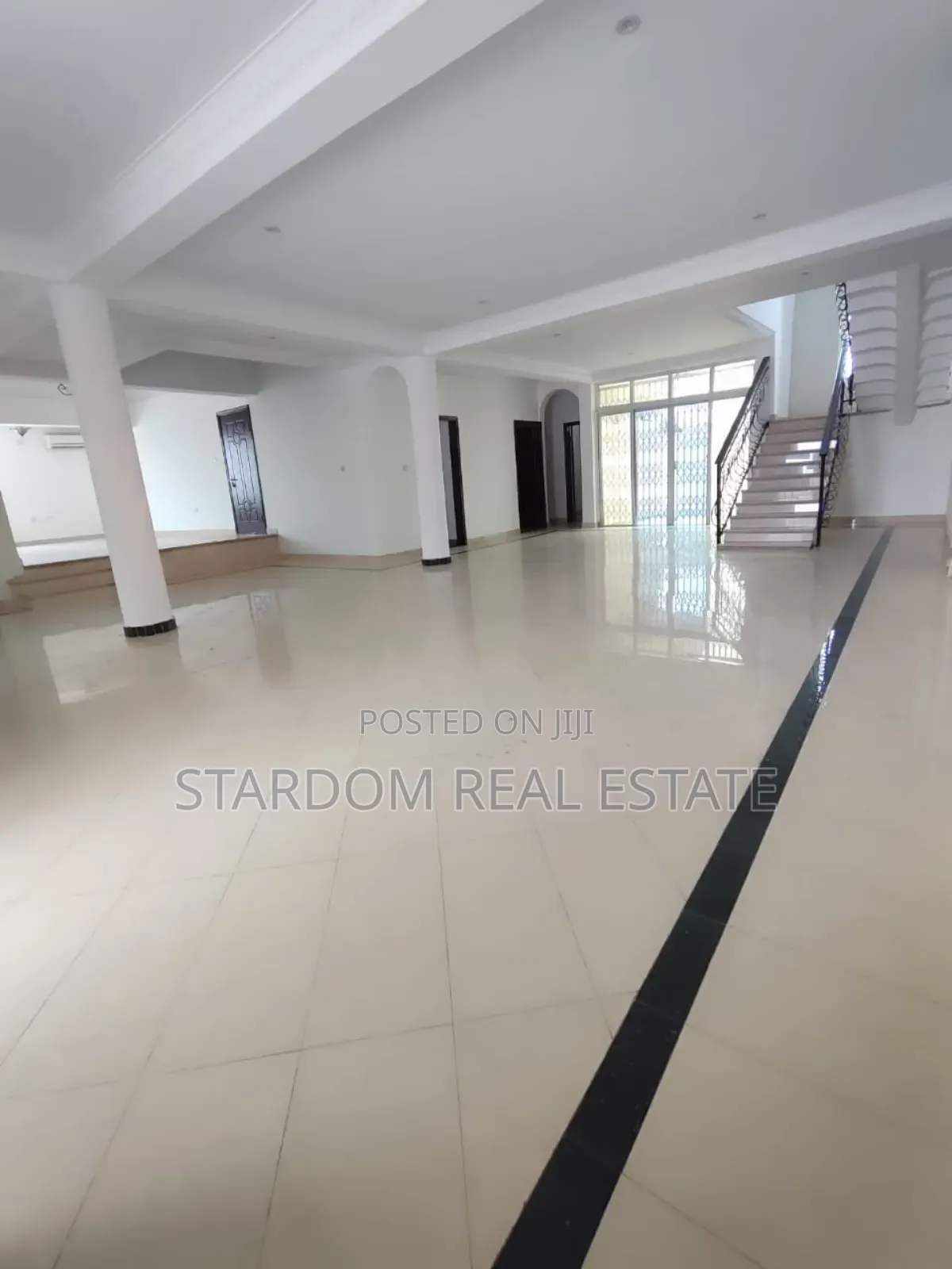 6bdrm Mansion in East Legon, A&C Mall Area for rent