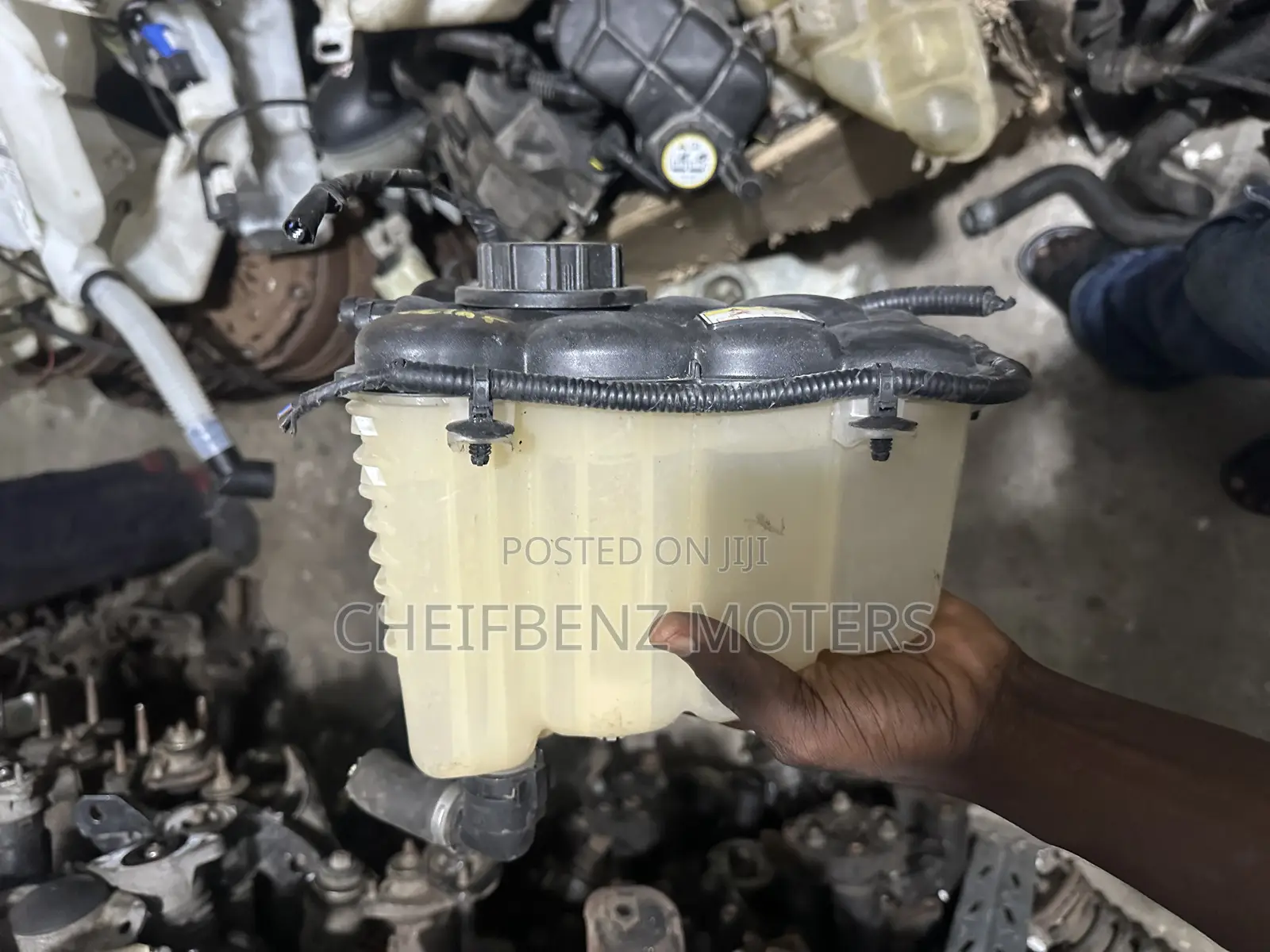 Range Rover Velar 2017-2024 Water Coolant Expansion Tank