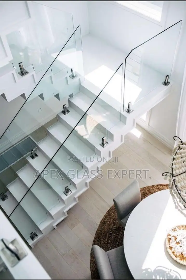 12mm Clear Tempered Staircase Balustrade, Spigot System.