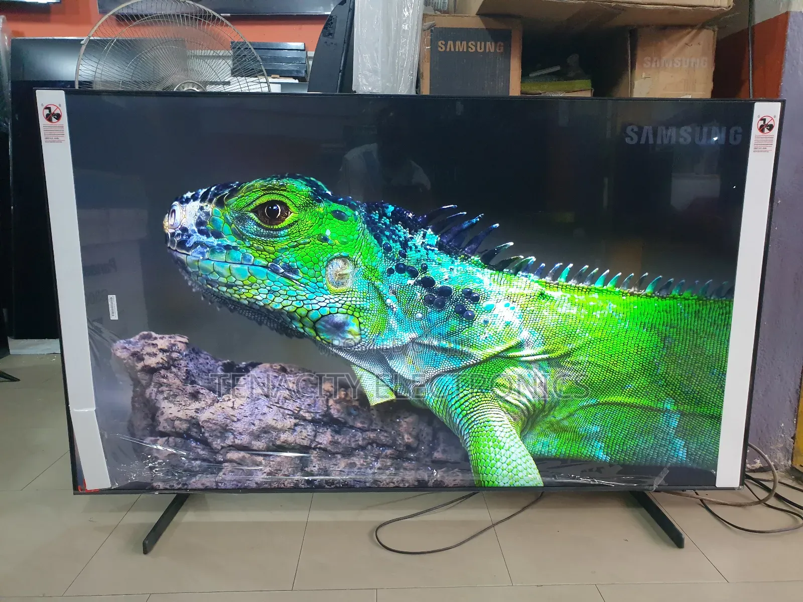 New 65"Airslim Qled Samsung Uhd HDR Smart Satellite Tv