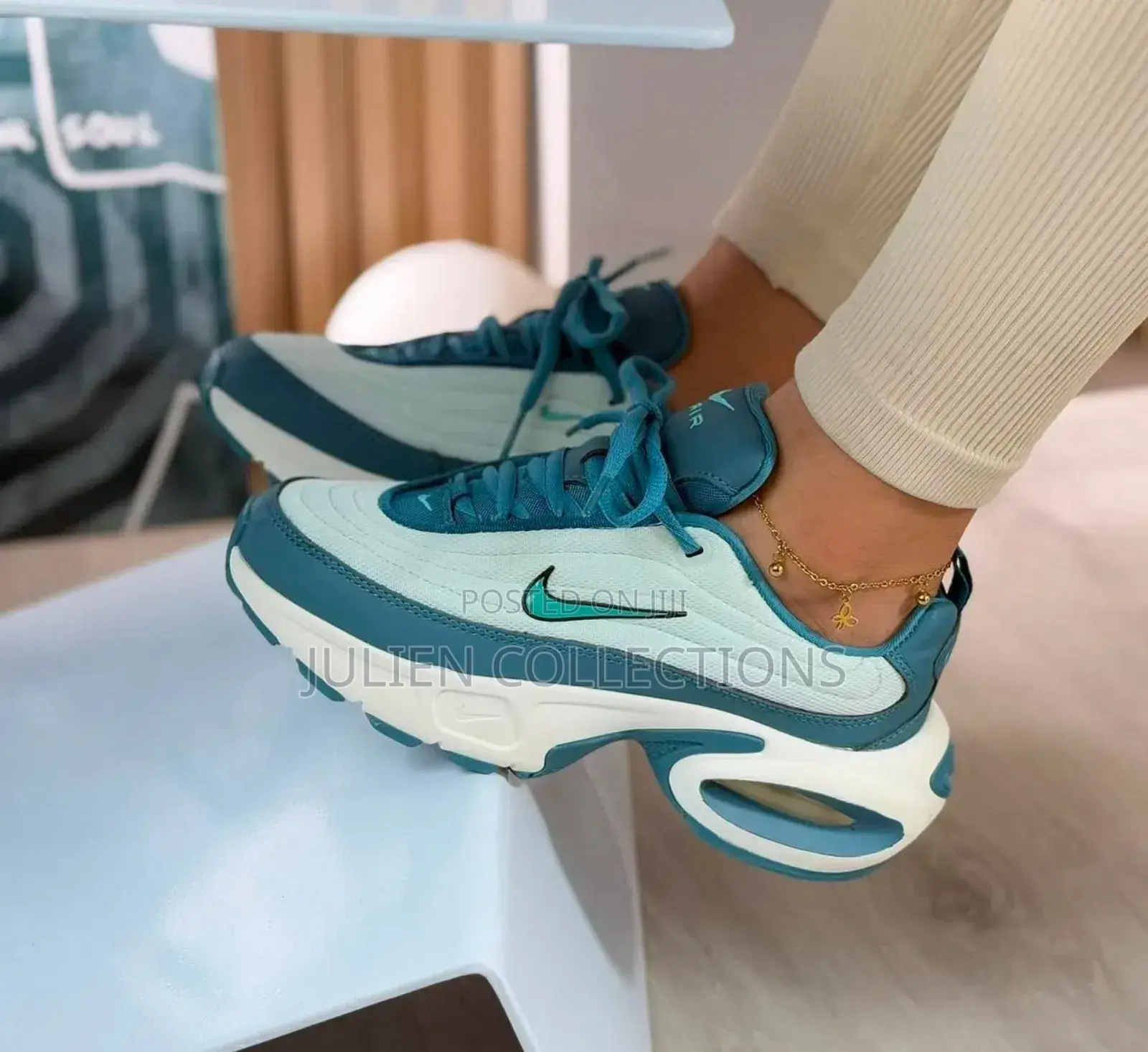 Nike Trainers Blue Green and White