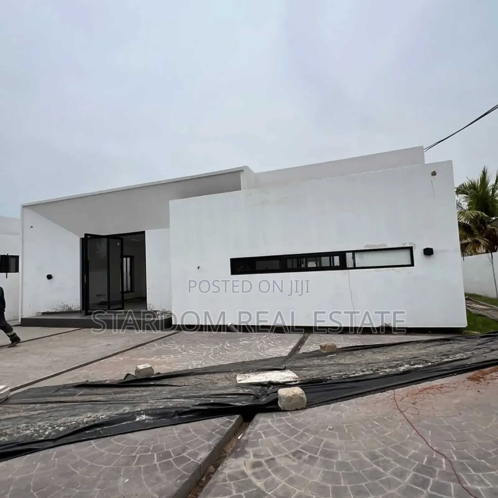 3bdrm Duplex in Ashaley Botwe for sale