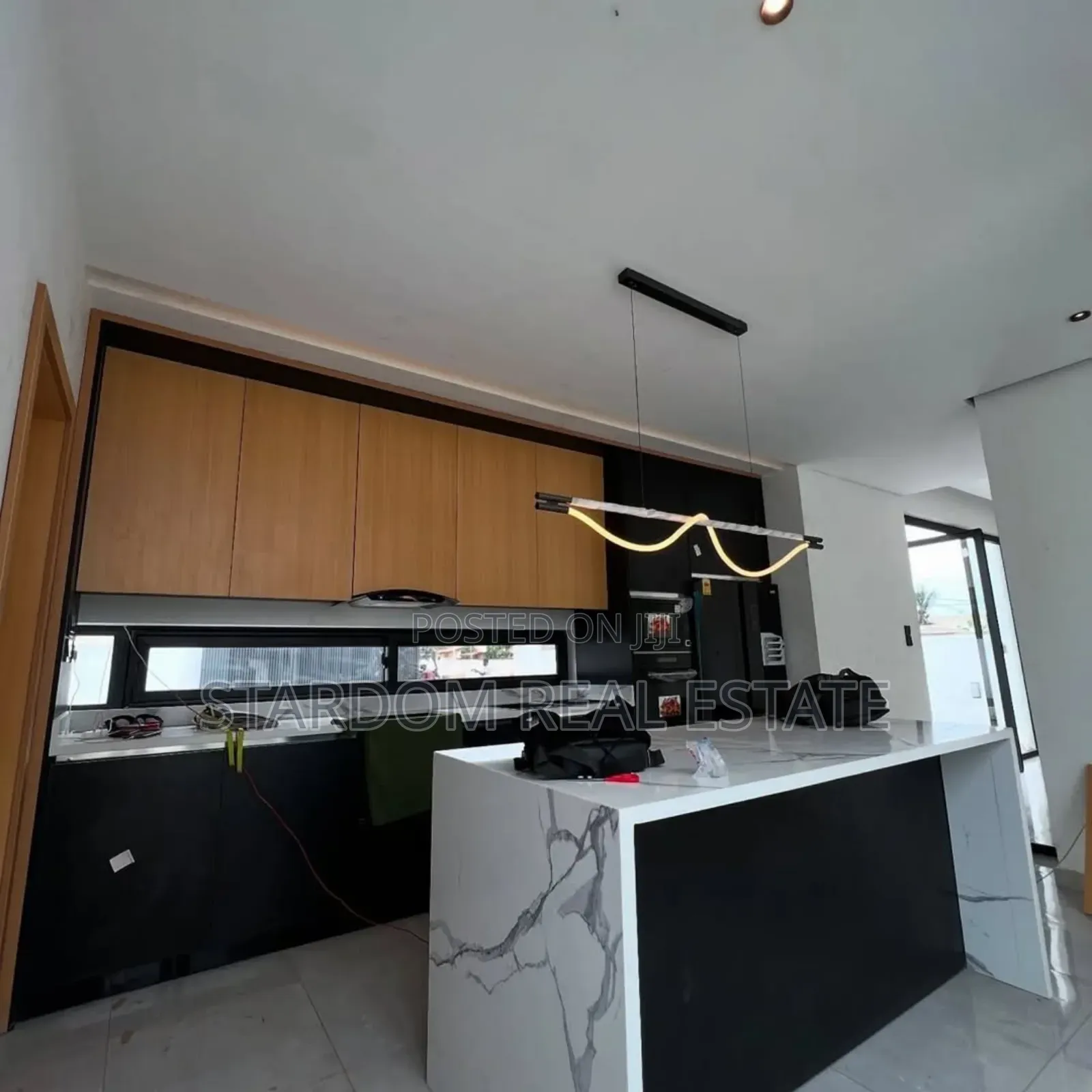 3bdrm Duplex in Ashaley Botwe for sale