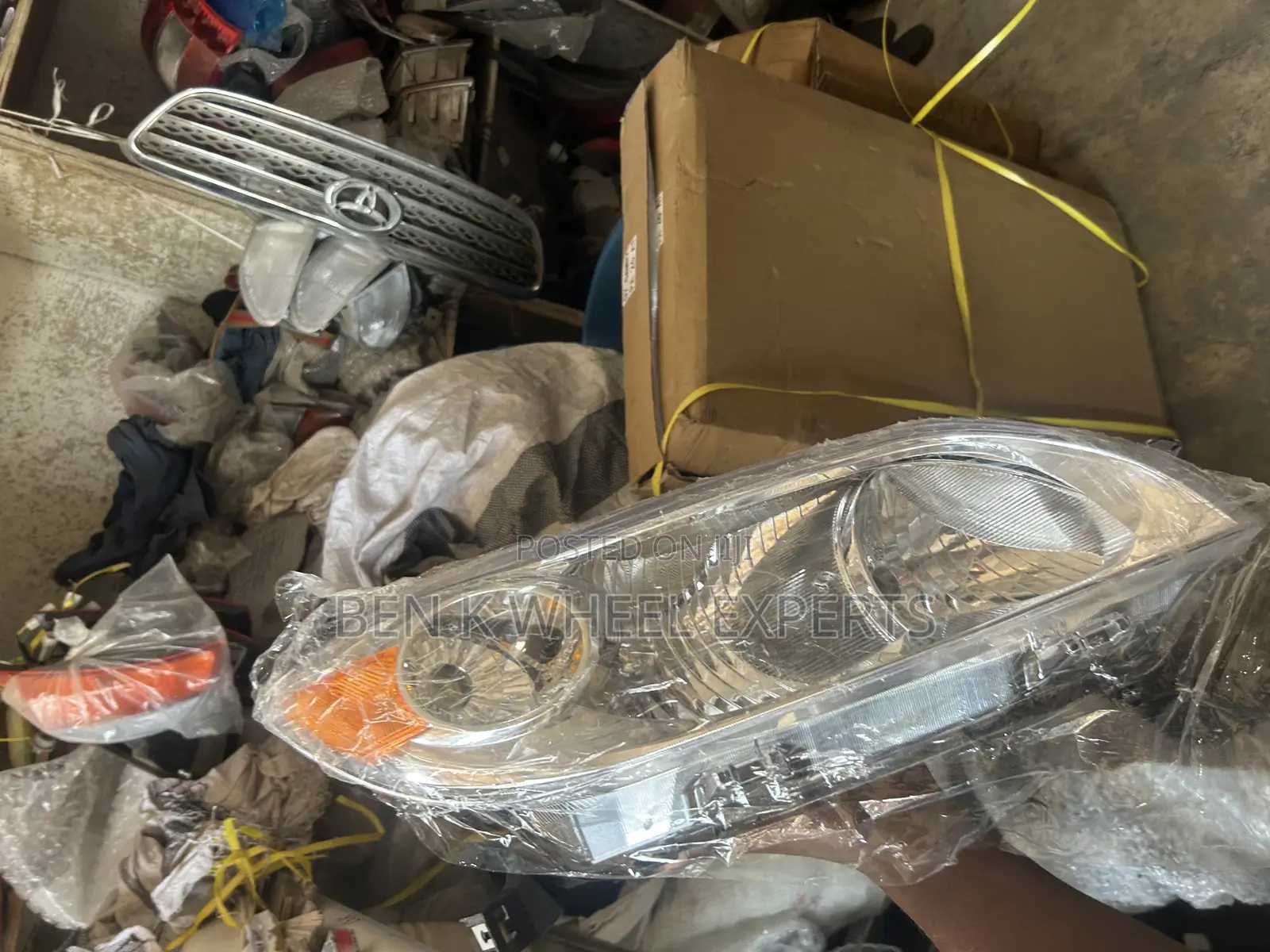 Toyota Matrix 2008-10 Headlight Set