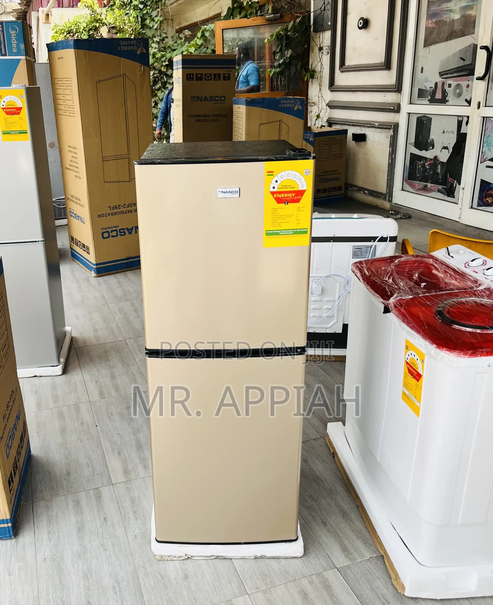 Premium Design Nasco D2-18fl Bottom Freezer Fridge.