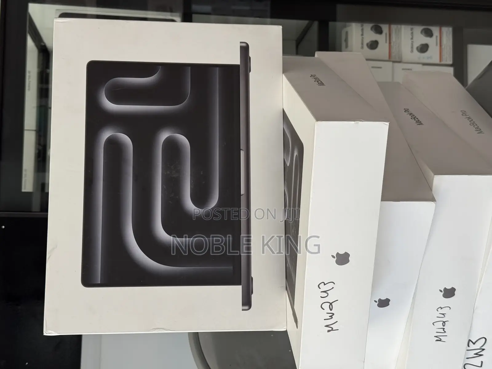 New Laptop Apple MacBook Pro 2024 M4 14-Inch 16GB Apple M4 SSD 512GB